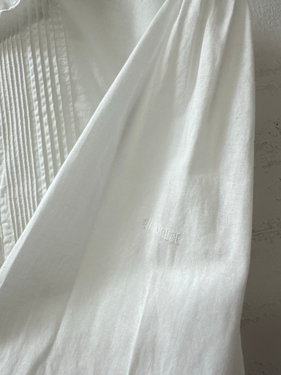 Pink House 핑크하우스 둥근카라프릴 핀턱 레이스 퍼프소매블라우스 상품이미지5