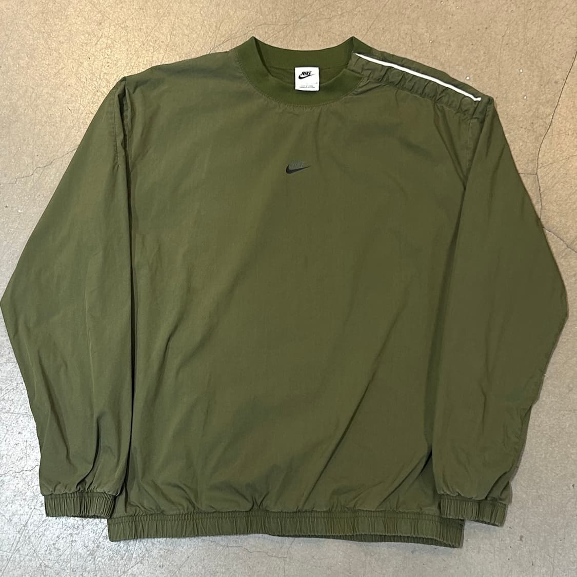 100 나이키 센터 스우시 풀오버 카키 바람막이 상품이미지2