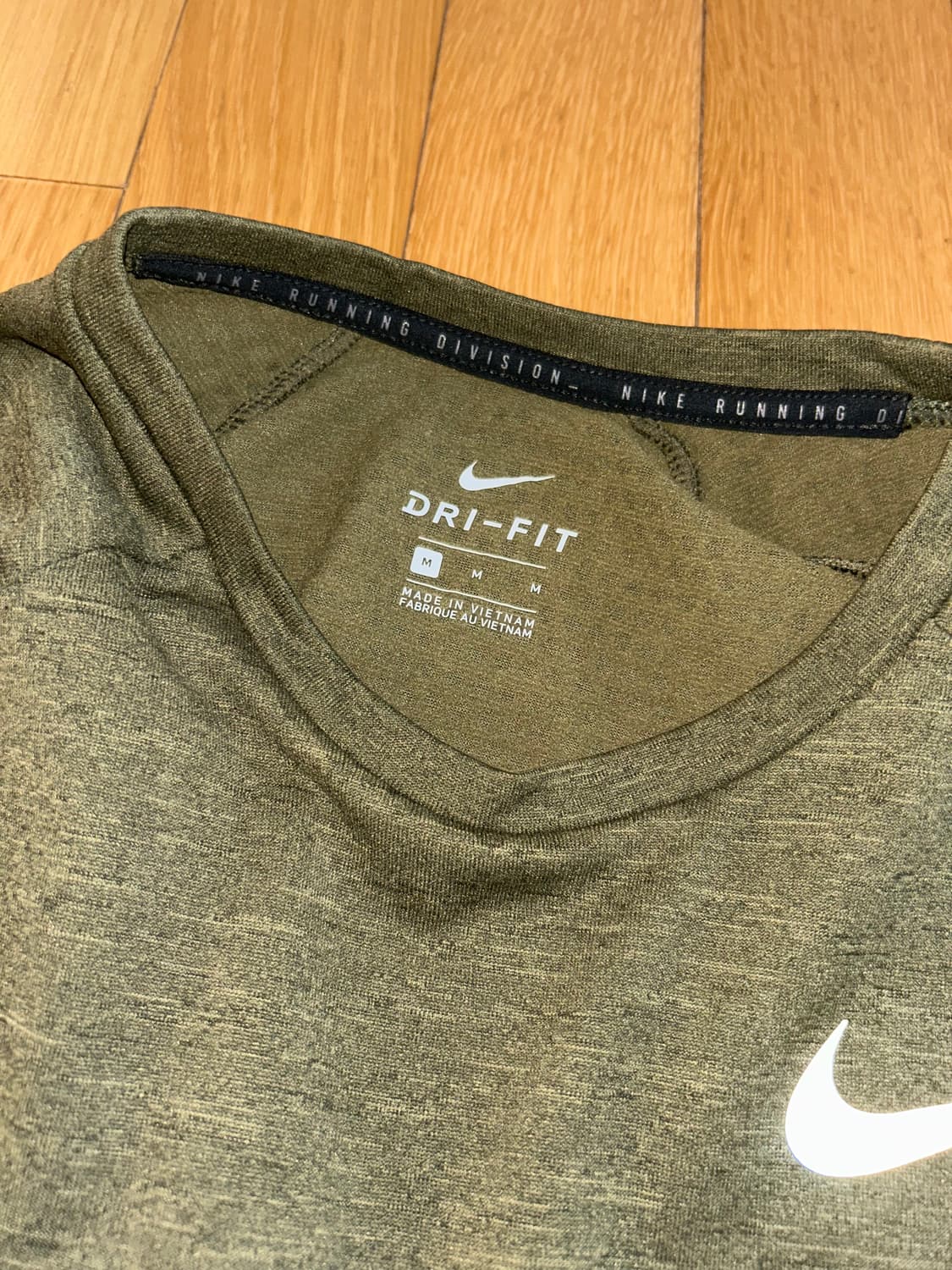 희귀템 나이키 러닝디비전 트랜스폼 탑(카키) 95 M 상품이미지7
