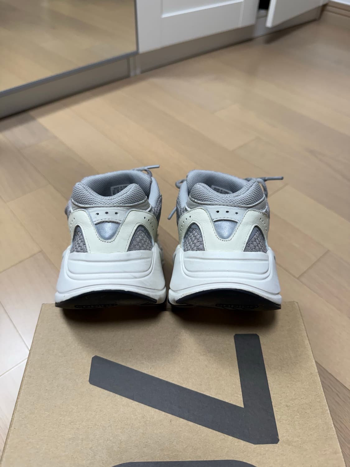 이지 부스트 700 V2 스태틱 상품이미지6