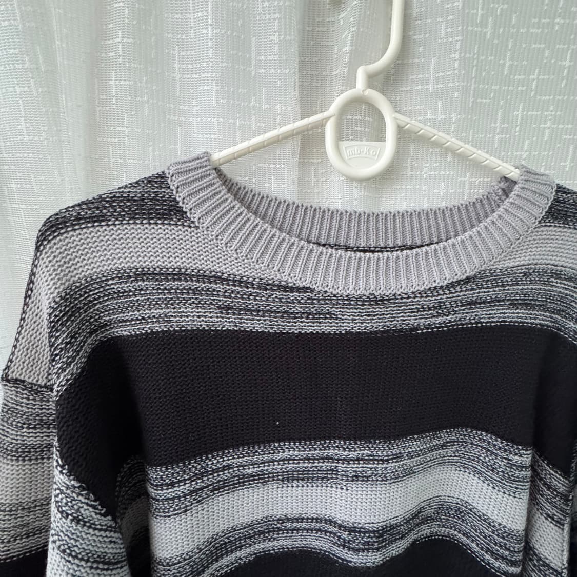 블랙 그레이 줄무늬 니트 예뻐요 상품이미지3
