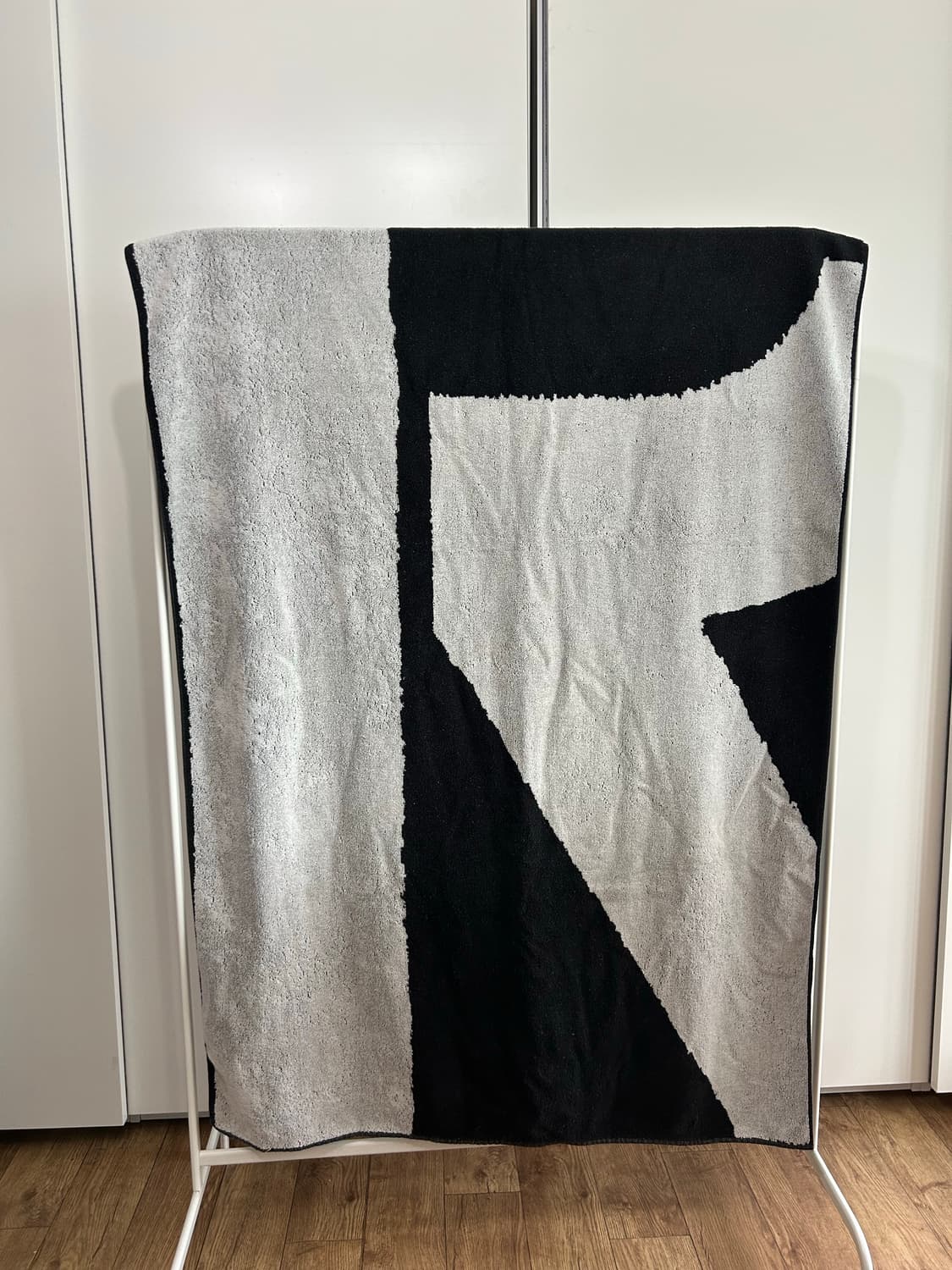 라프시몬스 Christopher Wool 타올 오브제 상품이미지1