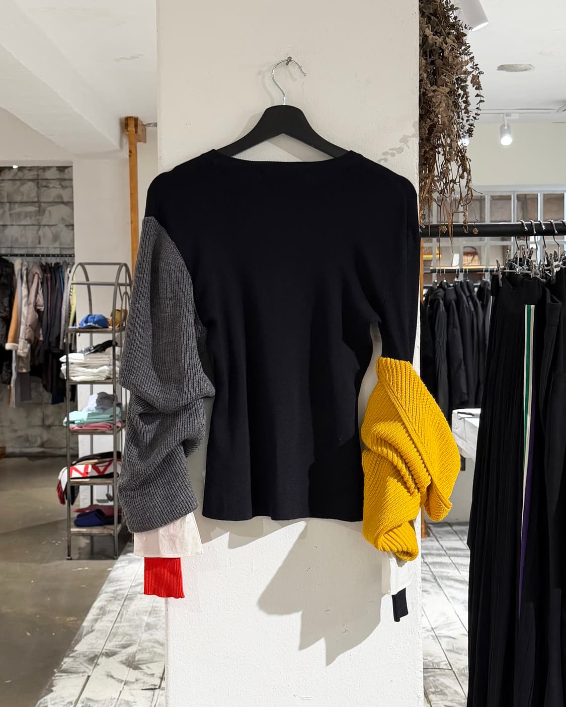 엔폴드 블랙 슬리브 배색 풀오버 니트 상품이미지6