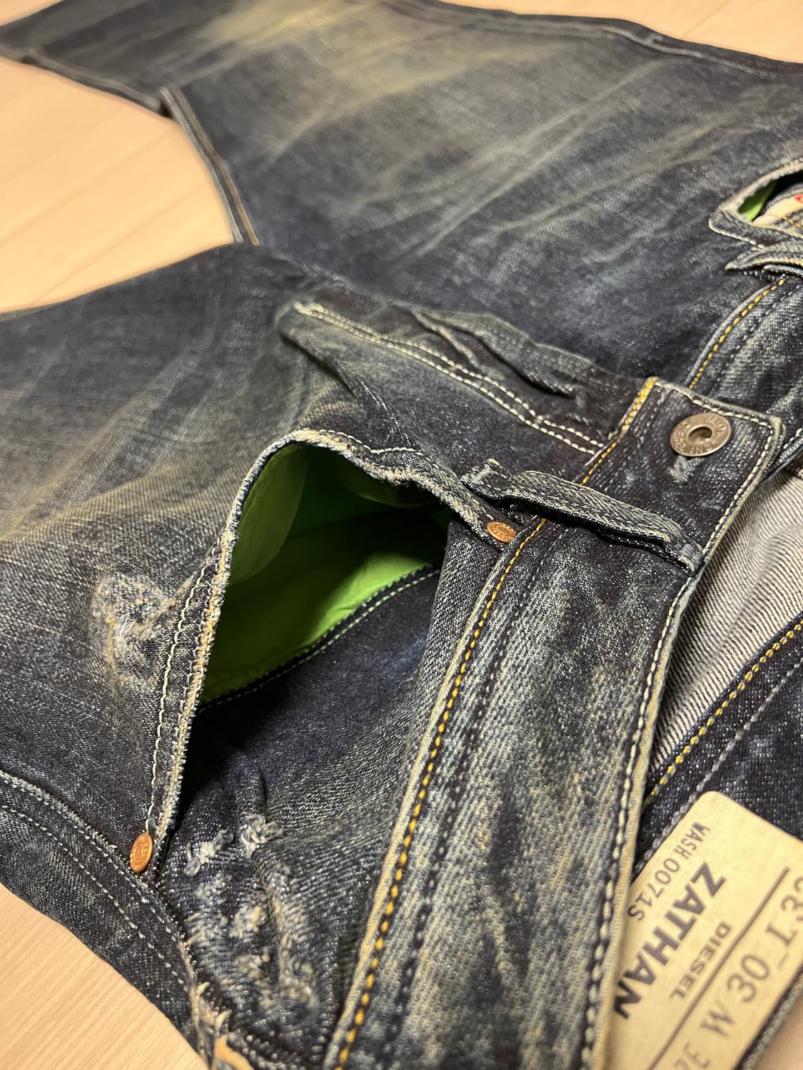 디젤 DIESEL ZATHAN 워시드 데님 팬츠 (W30 / L32)  상품이미지6