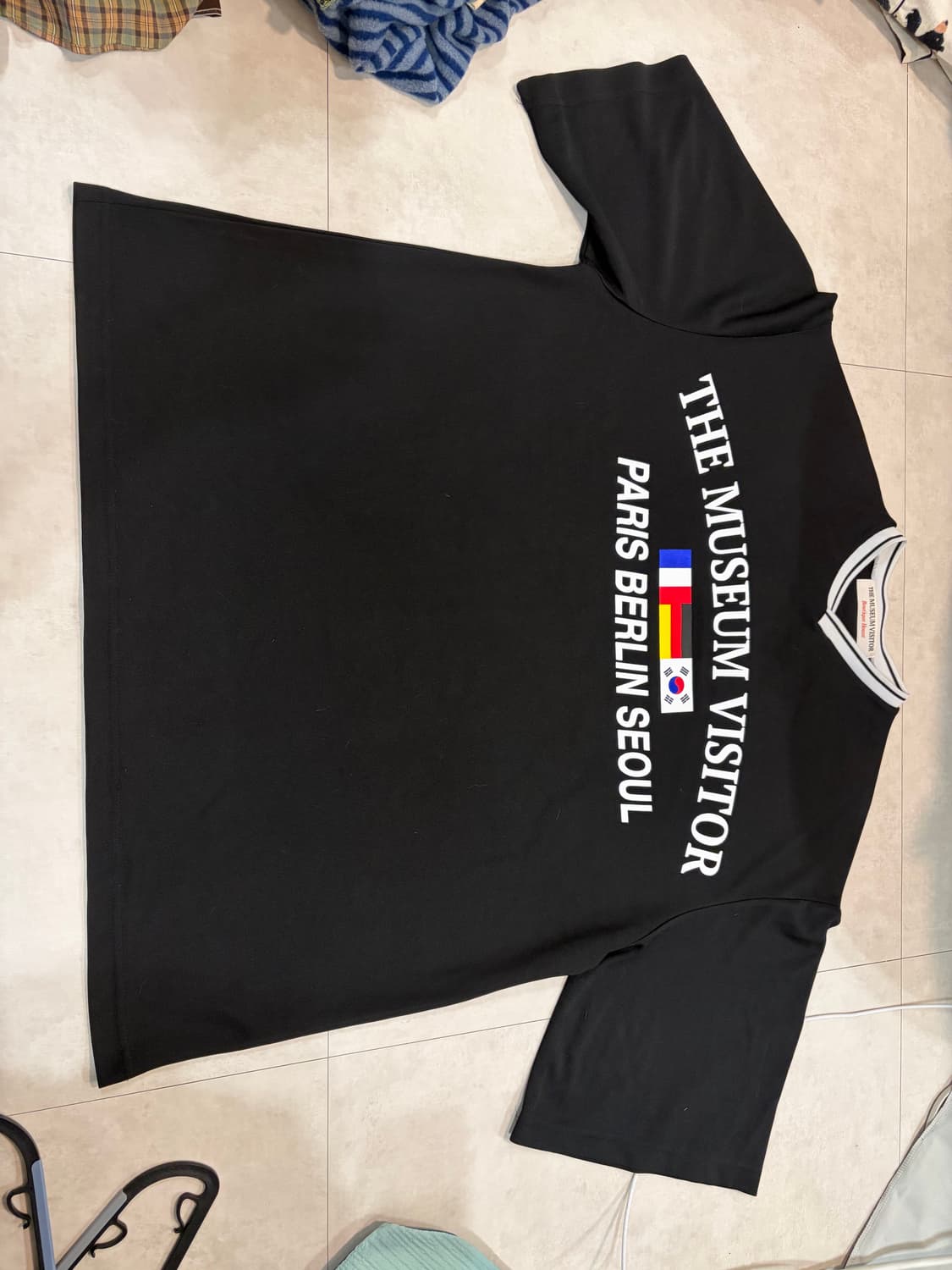 더뮤지엄비지터 반팔 상품이미지1