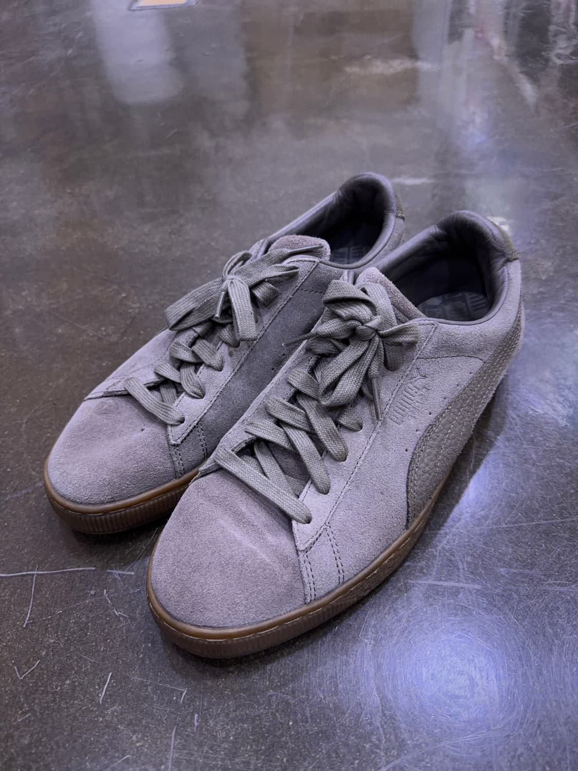 푸마 스웨이드 클래식 그레이 검 스니커즈 275 상품이미지1