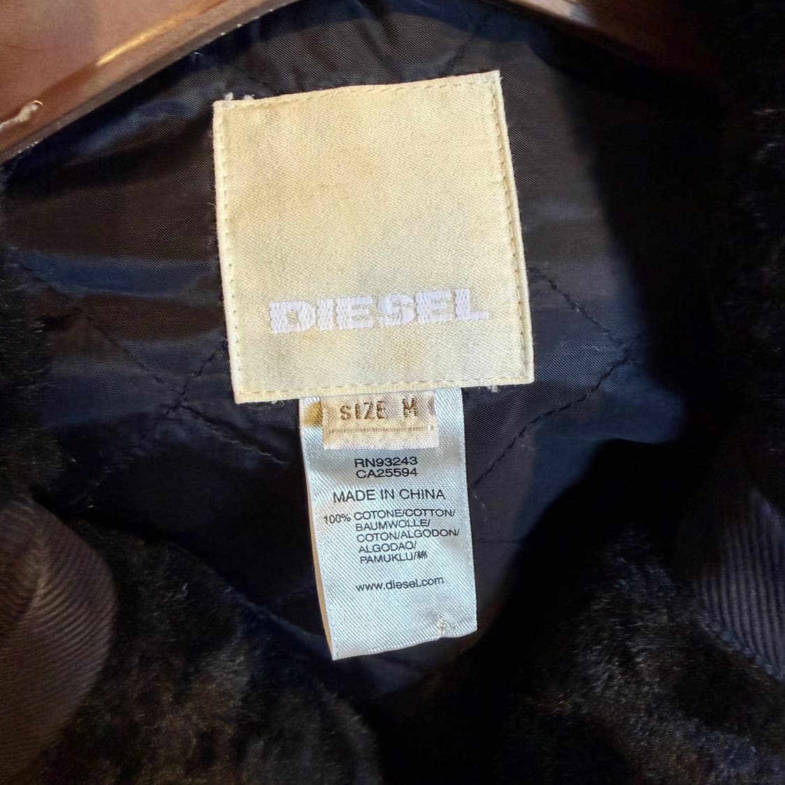 디젤 Y2K 아워글래스 퍼 코트자켓 패널절개 퀼팅안감 디테일 차콜 상품이미지9