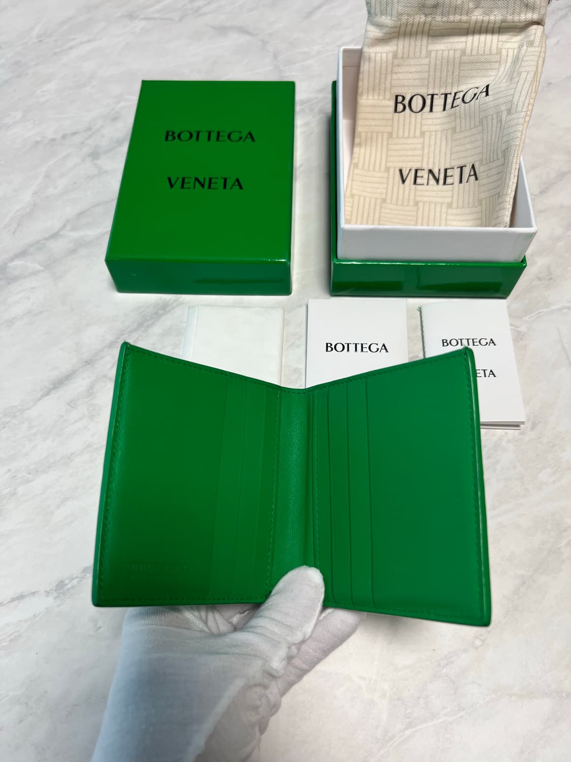 보테가베네타 슬림 폴더형 지갑 패러킷 상품이미지3