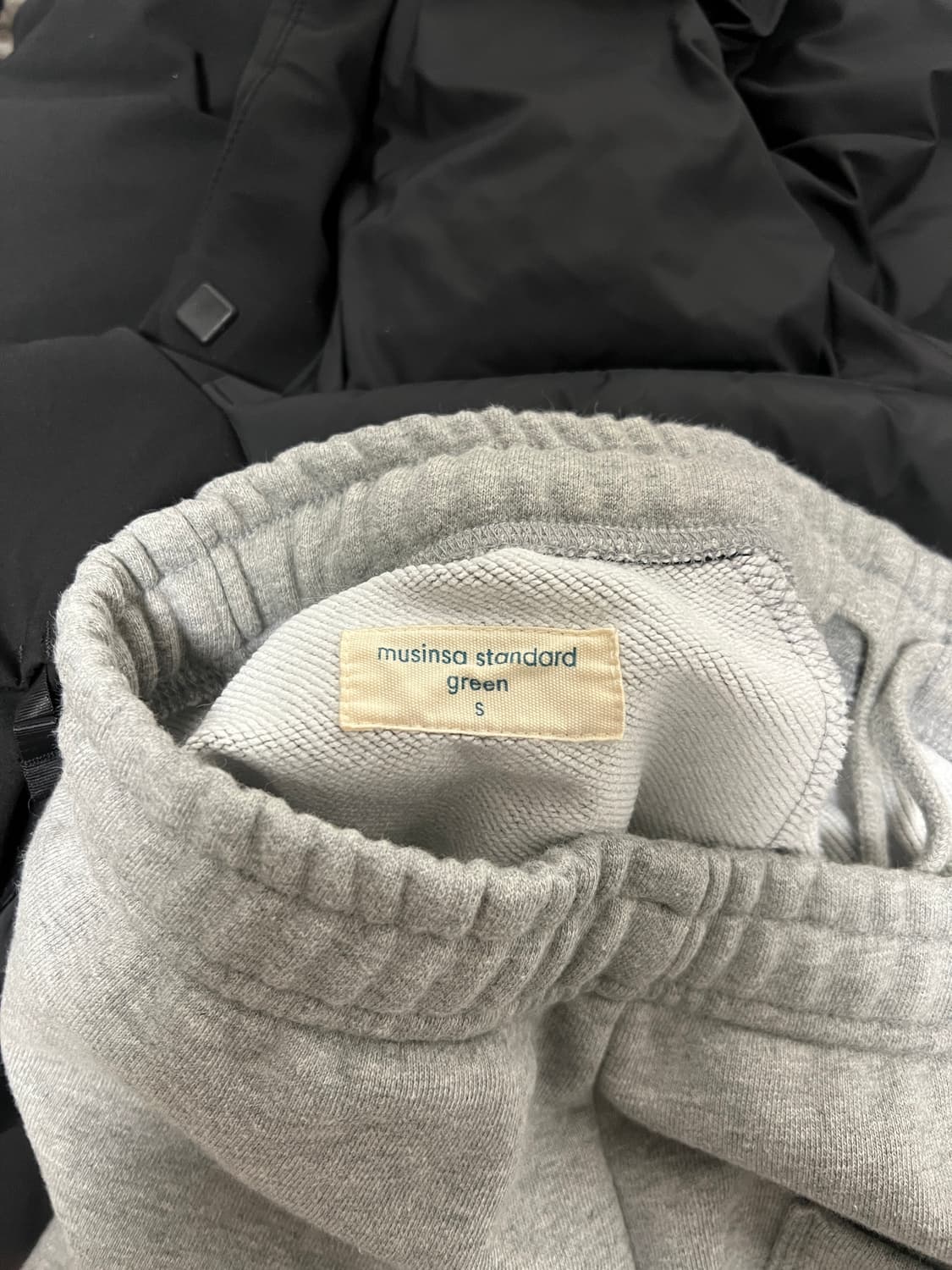 무신사 스탠다드 리사이클 라운지 스웨트 팬츠 / 그레이 상품이미지4