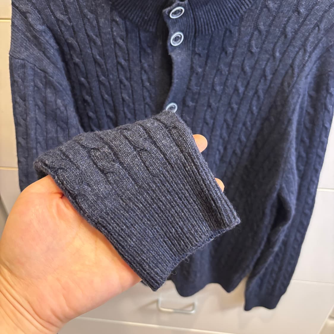 Newyoker 캐시미어 울 혼방 네이비 꽈배기 가디건 상품이미지4