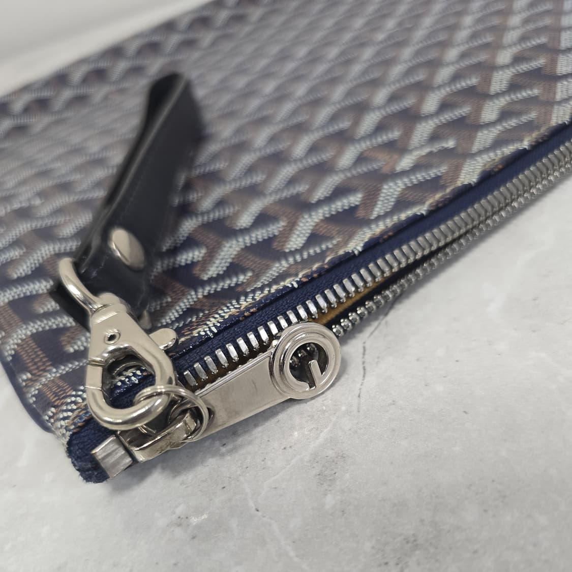 고야드 블루 마린 클러치백 GM사이즈 판매 상품이미지8