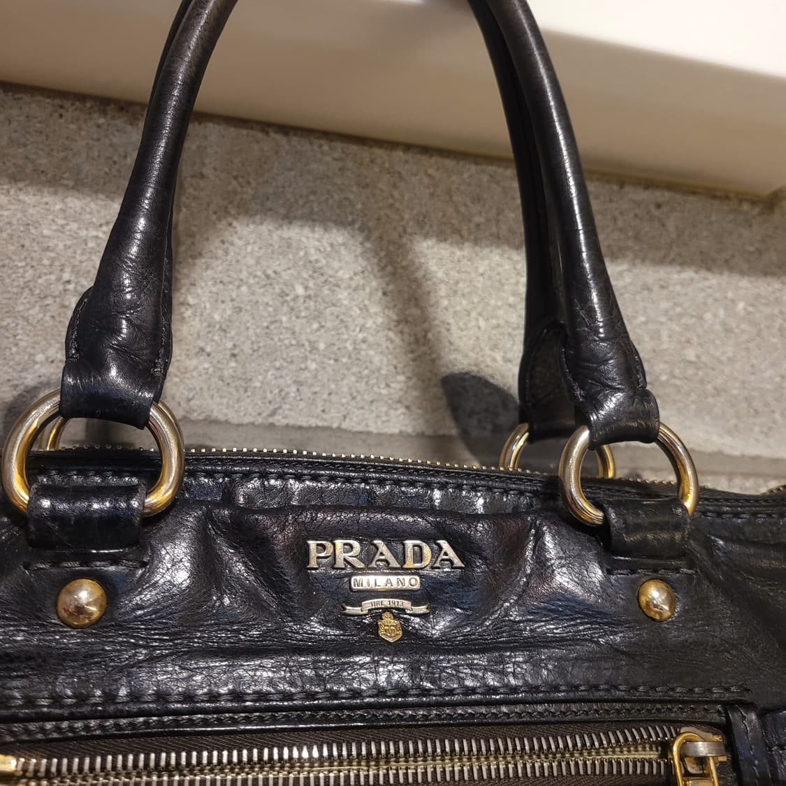 프라다 비텔로 샤인 레더 토트백 상품이미지3