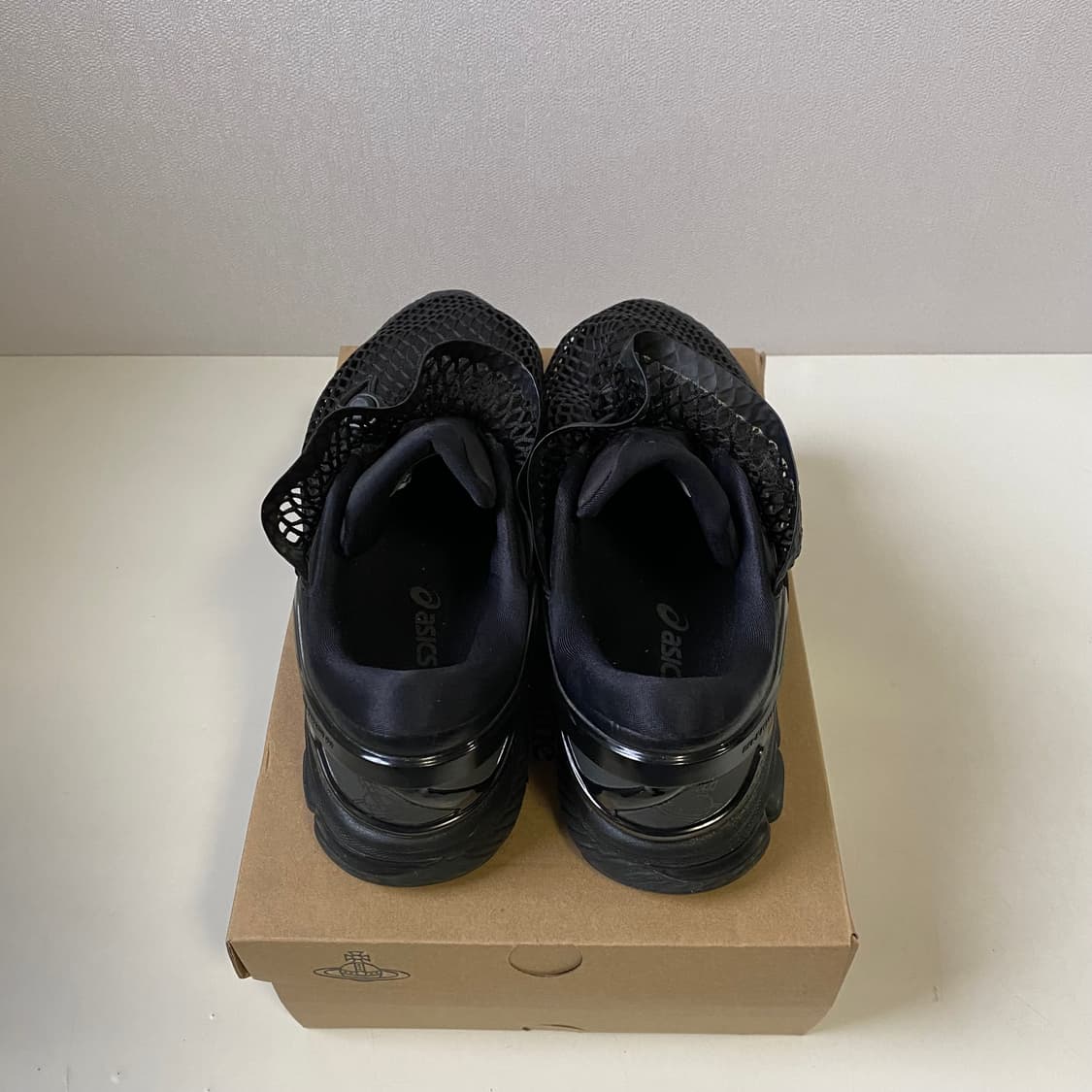 [260] 아식스 x 비비안 웨스트우드 젤 카야노 26 블랙 상품이미지3