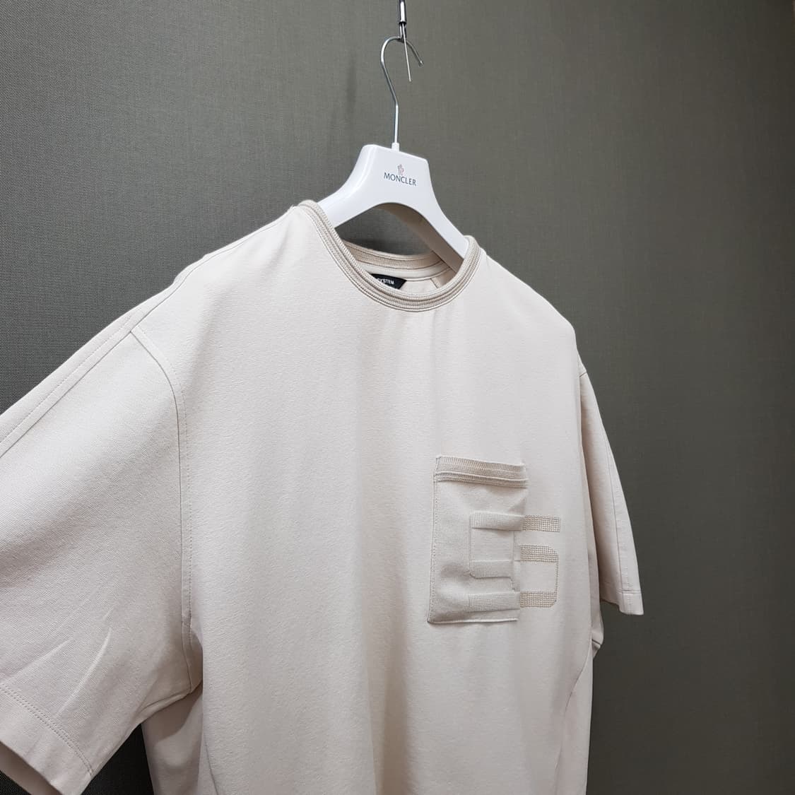 한섬 시스템옴므 2022 포켓 디테일 반팔 티셔츠 100사이즈 상품이미지3