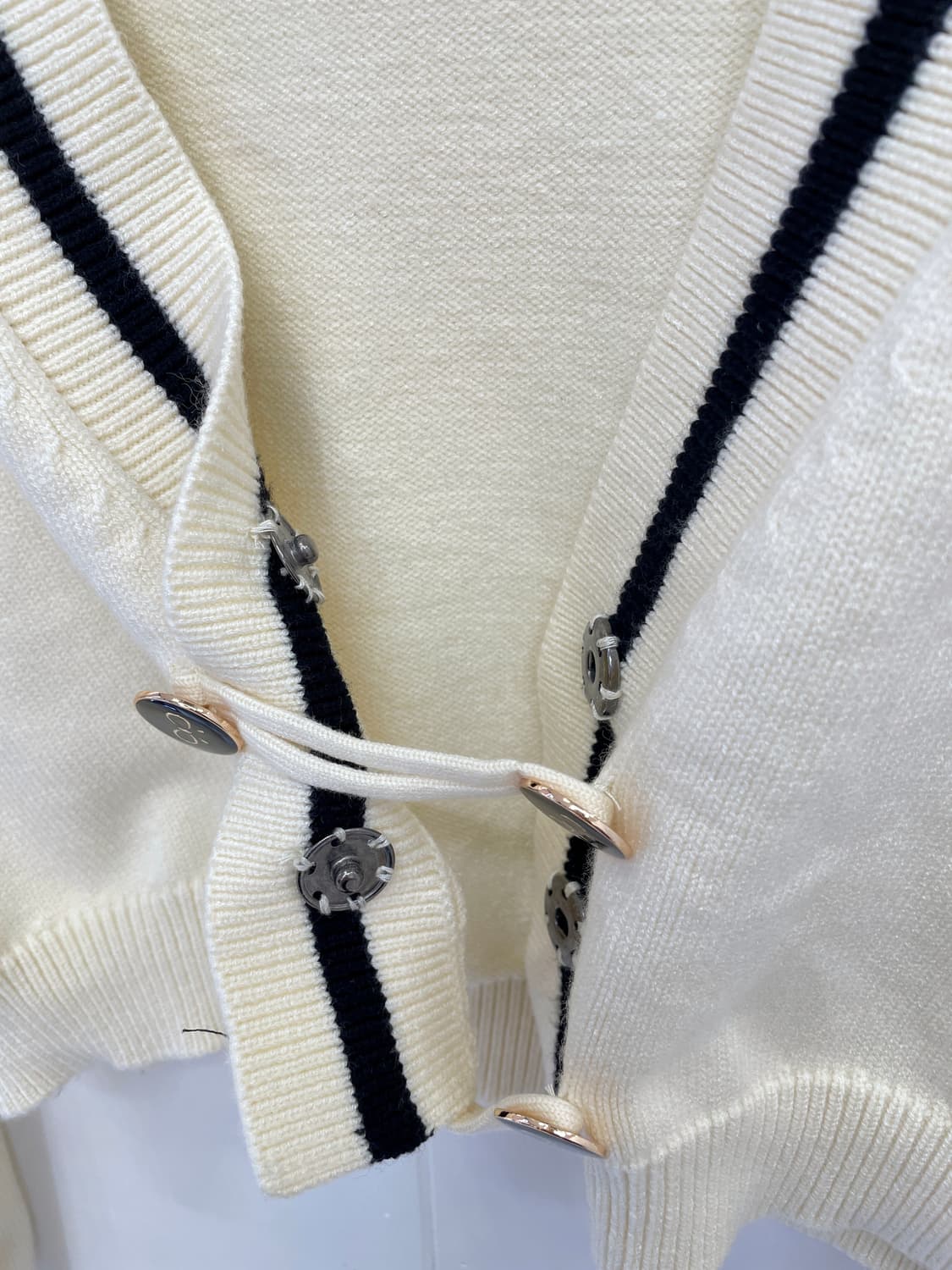 쿠오세(KUOSE) 리본 포인트 크롭 니트 가디건 상품이미지4