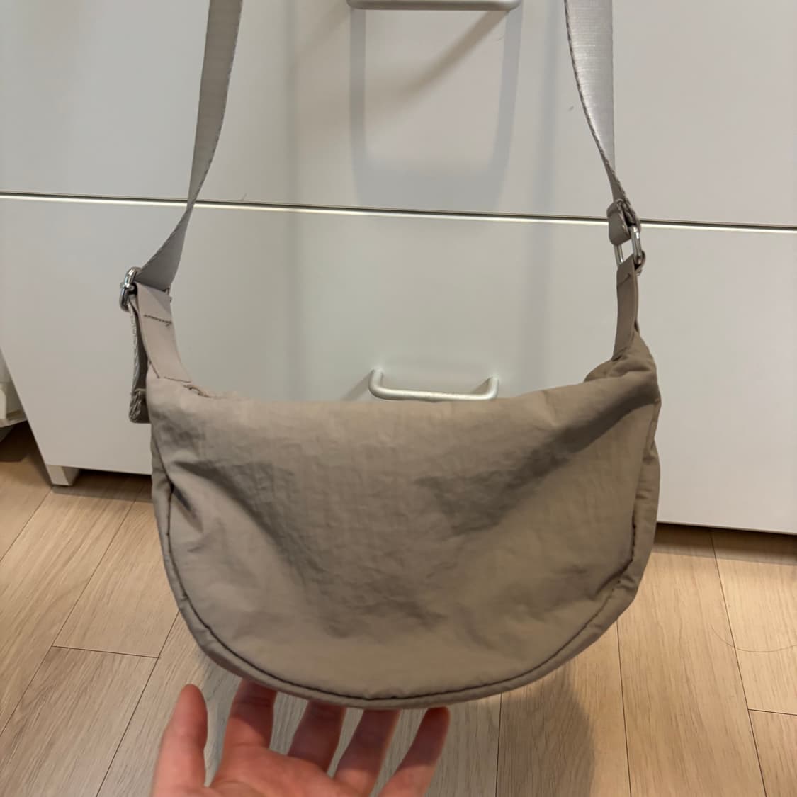 H&M 여행용추천 베이지그레이 미니 크로스백 상품이미지1