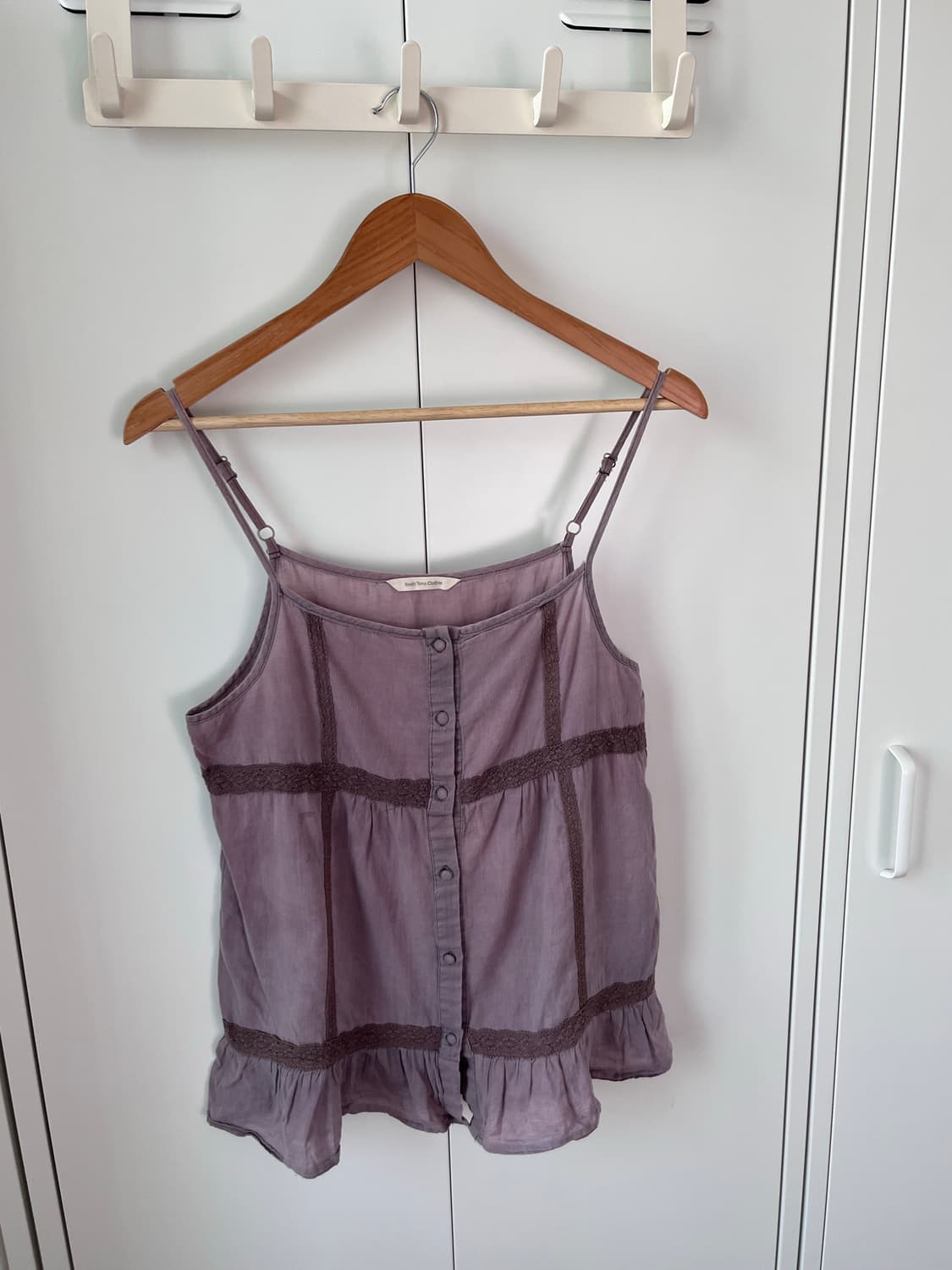 Basic tone clothes 연보라 레이스 단추 슬리브리스 상품이미지6
