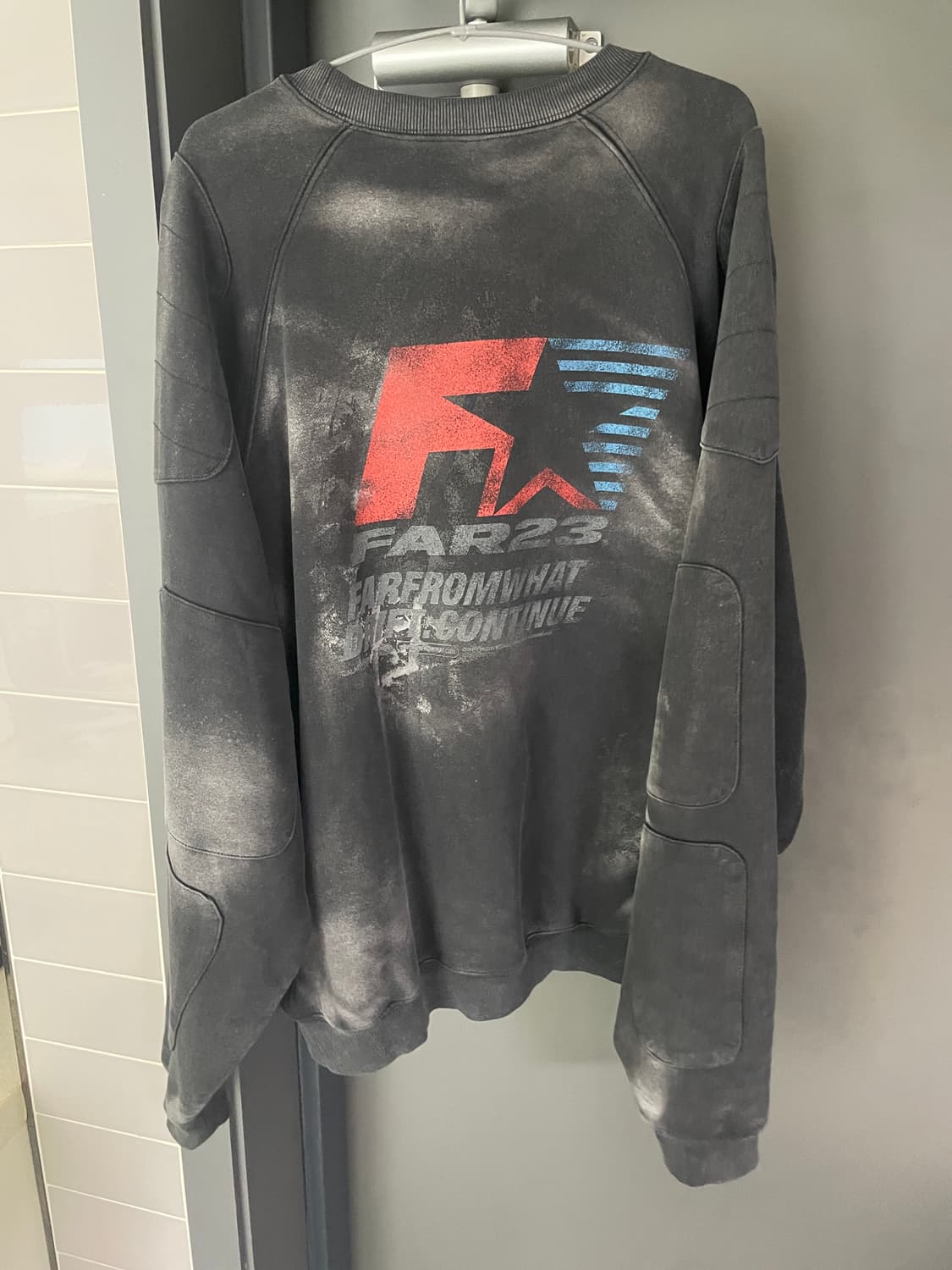 파프롬왓 파 워시드 패치 스웻 스웨트셔츠 맨투맨 블랙  상품이미지1