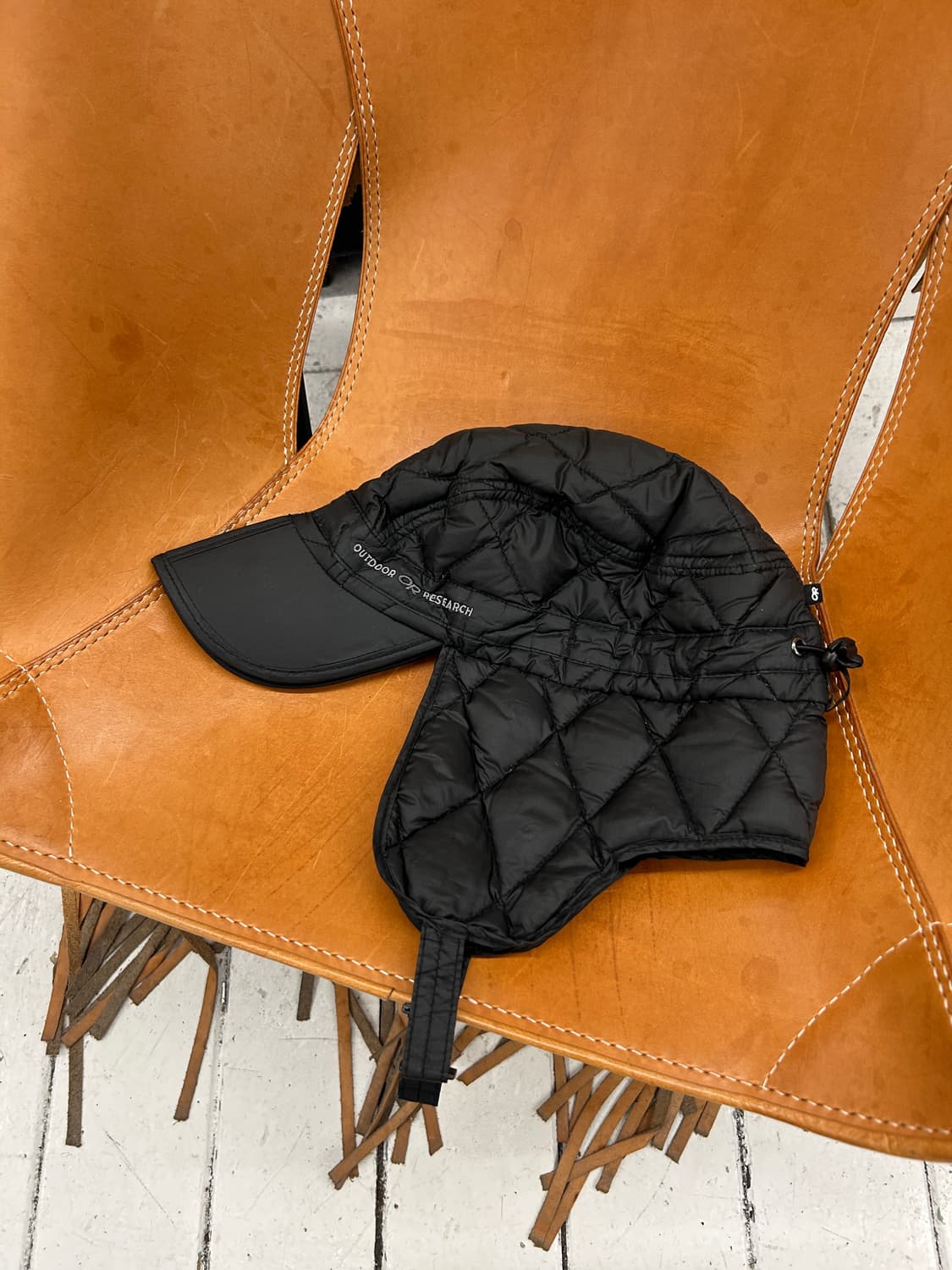 아웃도어리서치 퀼팅 이어플랩 모자 블랙 상품이미지1