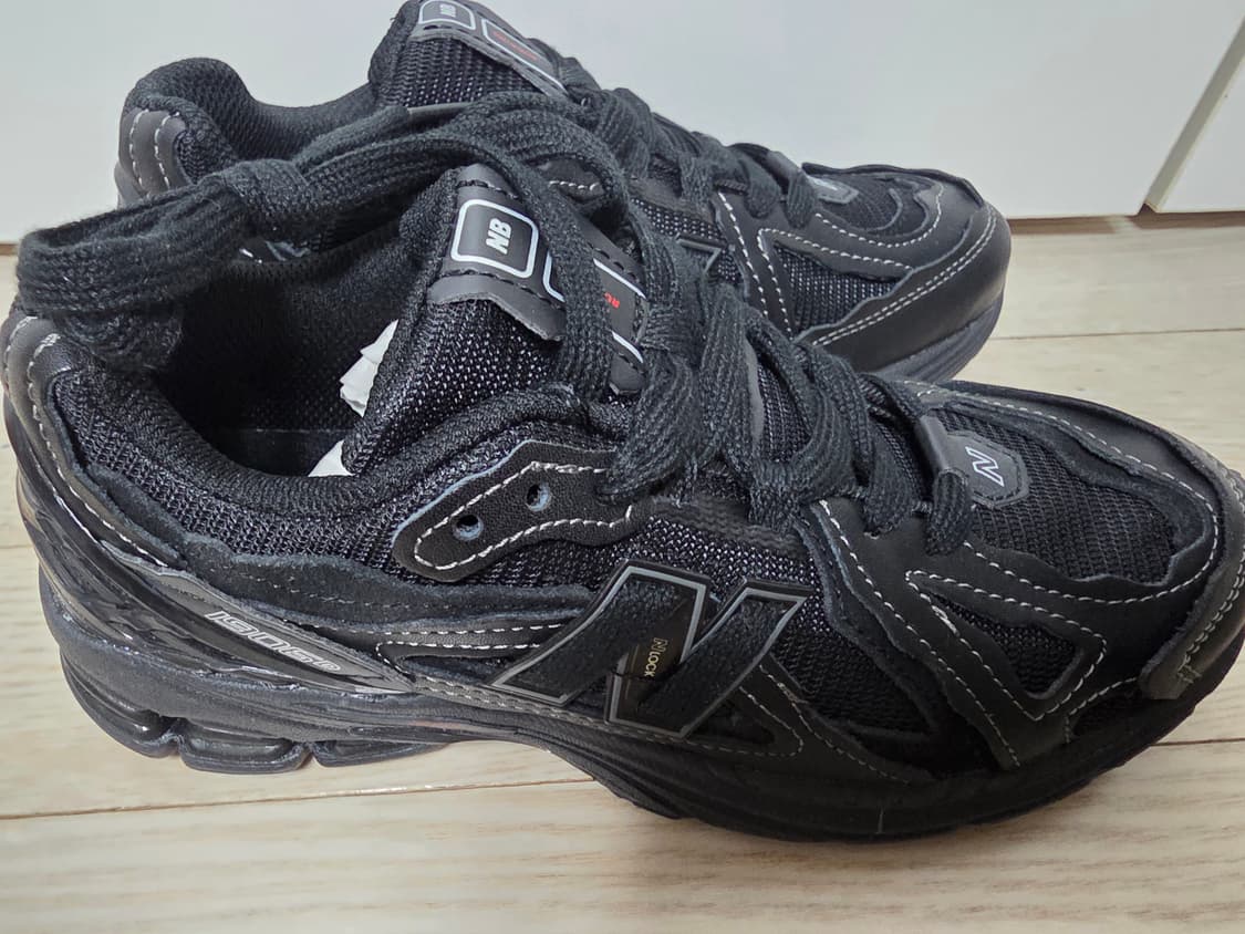 뉴발란스 1906D 올블랙 운동화 상품이미지5