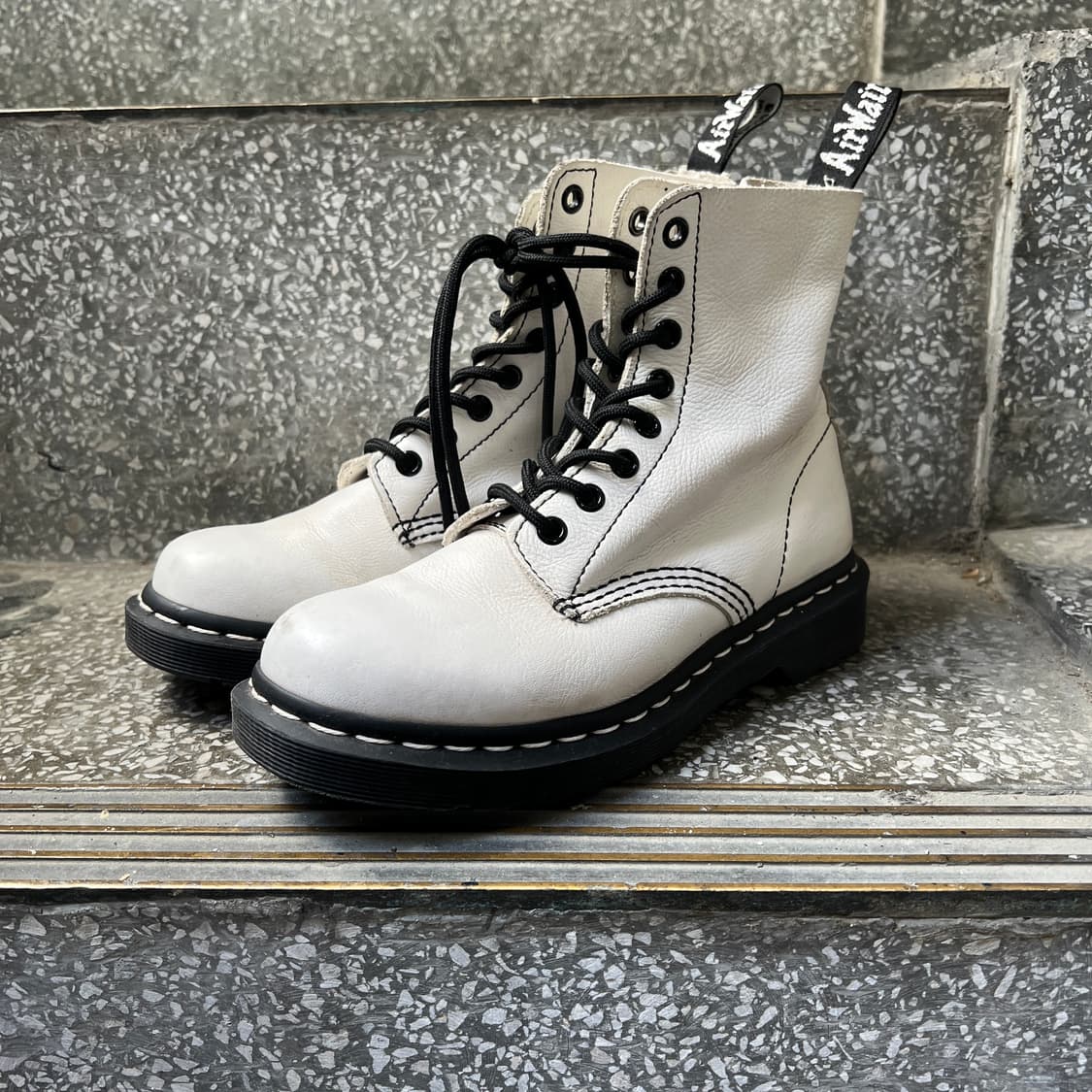 닥터마틴 1460 파스칼 화이트 부츠 상품이미지1