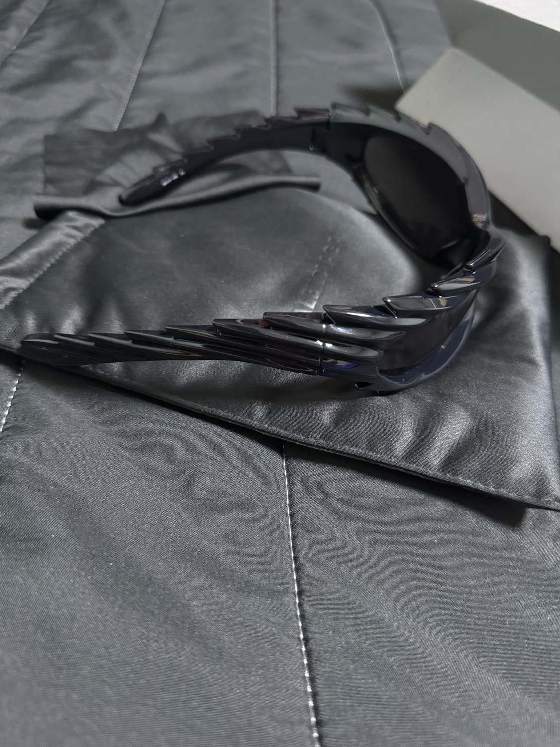 발렌시아가 스파이크 렉탱글 유일 매물 상품이미지8