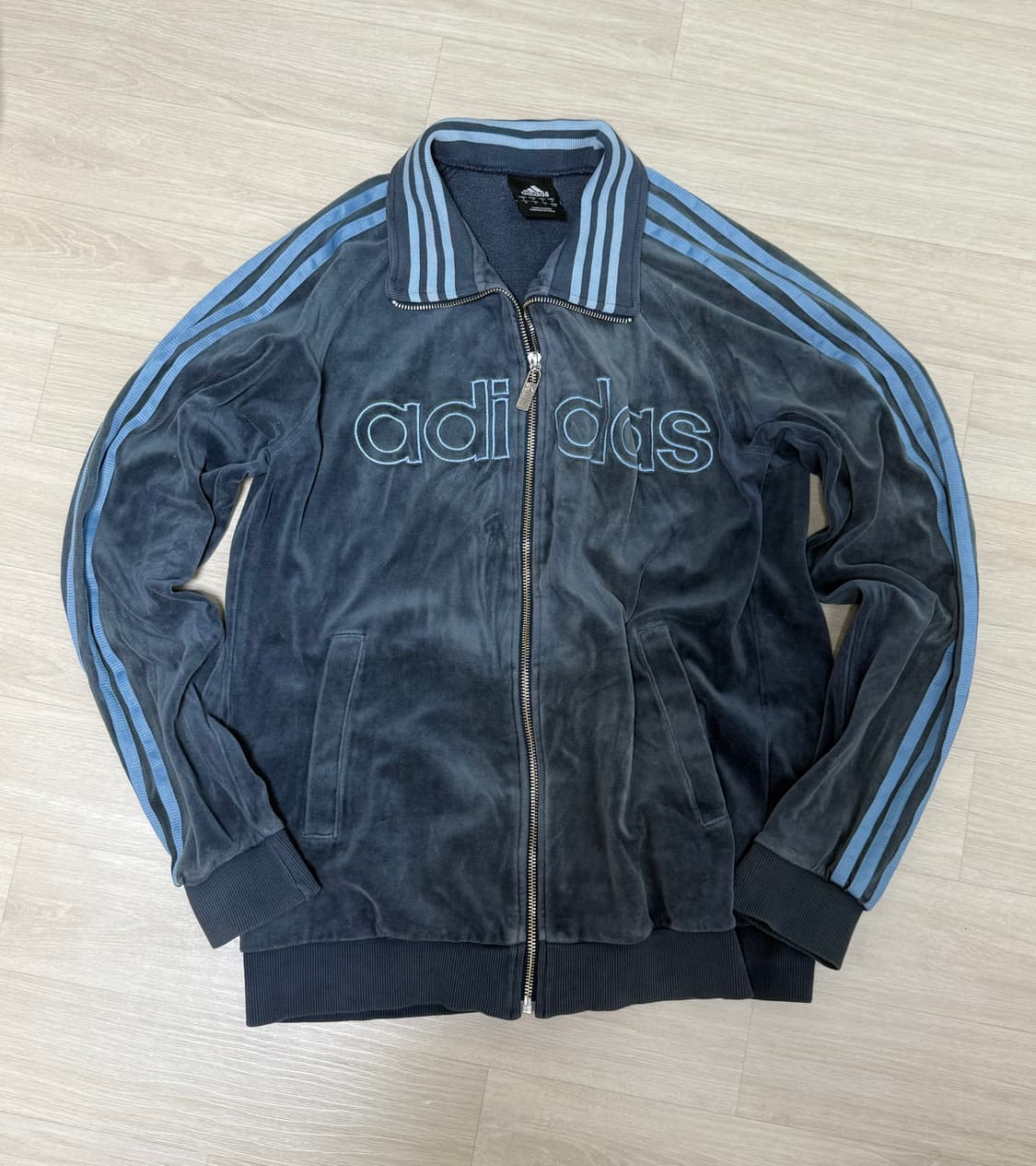 아디다스 챠콜 스카이블루 벨벳 희귀 져지 상품이미지1