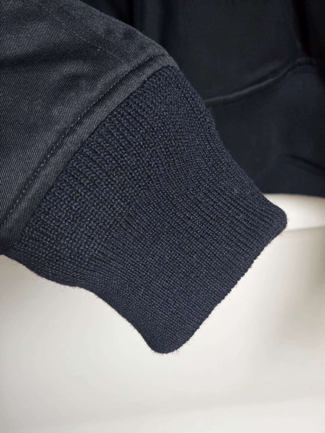 아프레쎄 실크 패딩 자켓 24aw 다크네이비 상품이미지4