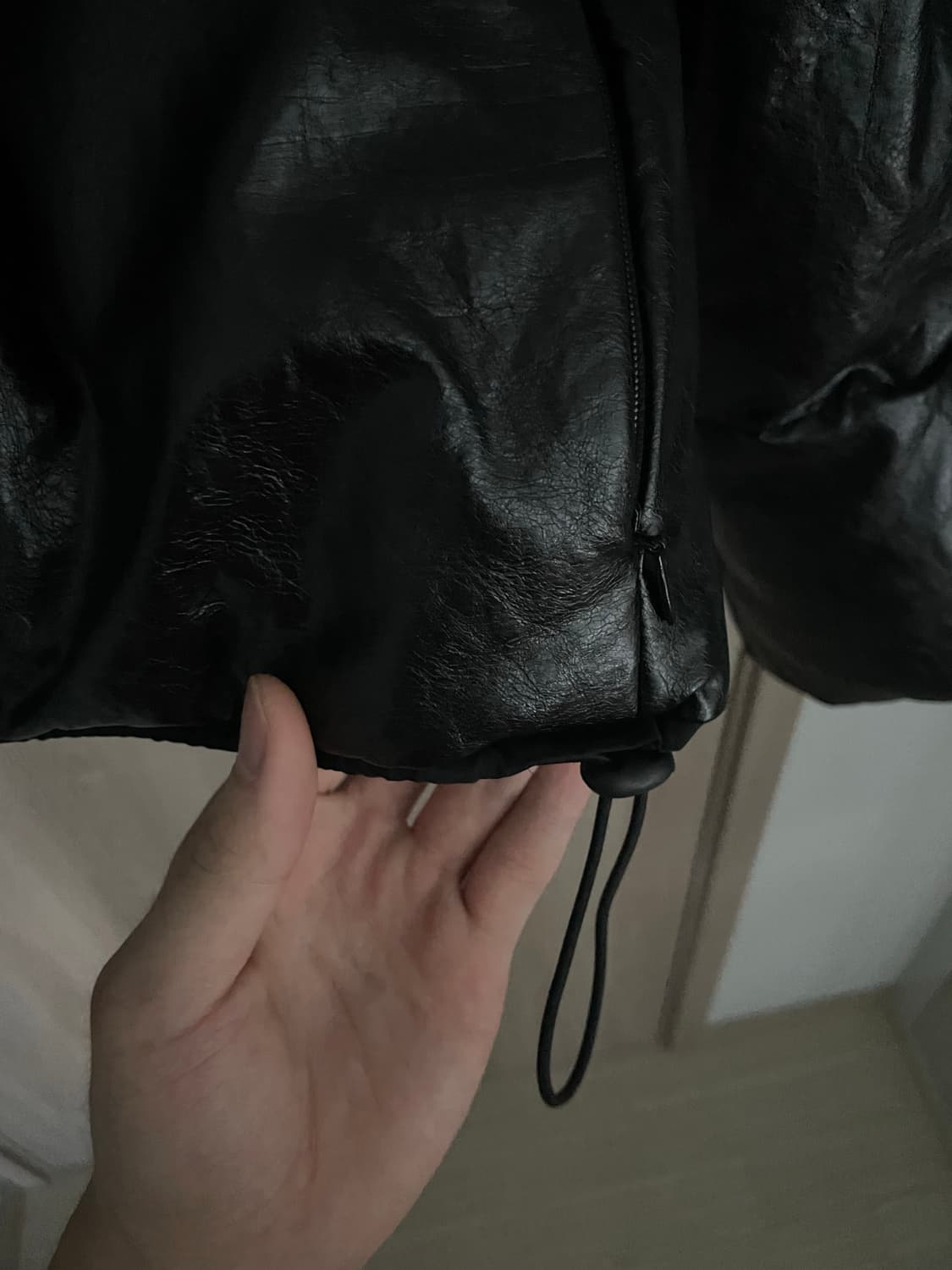 아모멘토 비건 레더 패딩[L] 상품이미지4