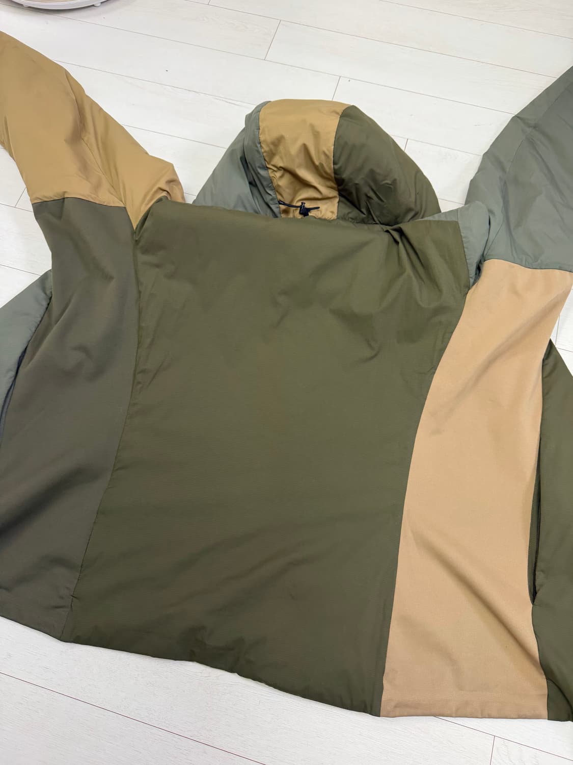 아크테릭스 아톰 포리지 M 사이즈  25년 4월 제조 상품  얼룩이 조금 상품이미지10