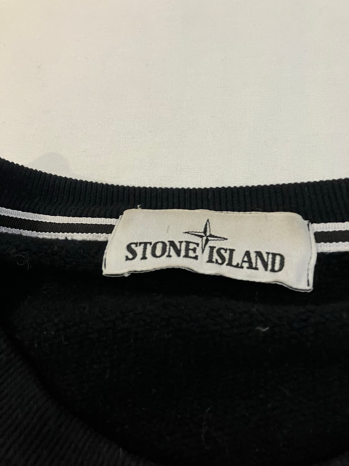 15FW 스톤아일랜드 와펜 스웻셔츠 블랙 상품이미지3