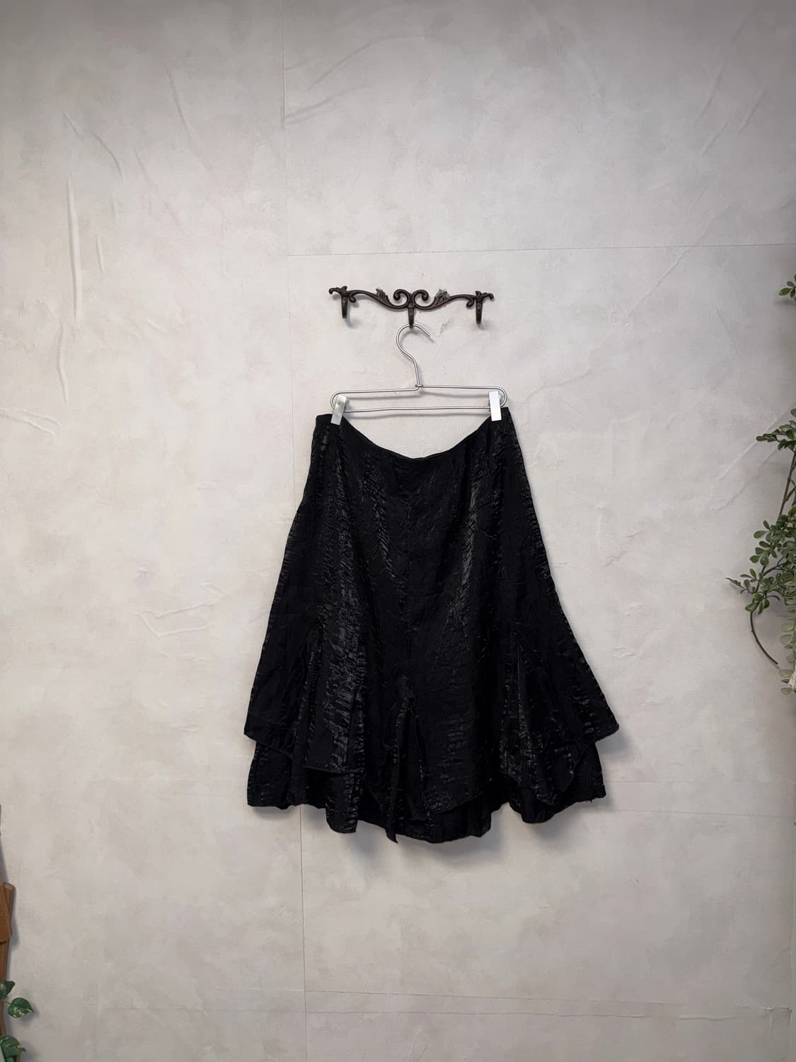 Black satin ruffle flower unbalanced sk 상품이미지6