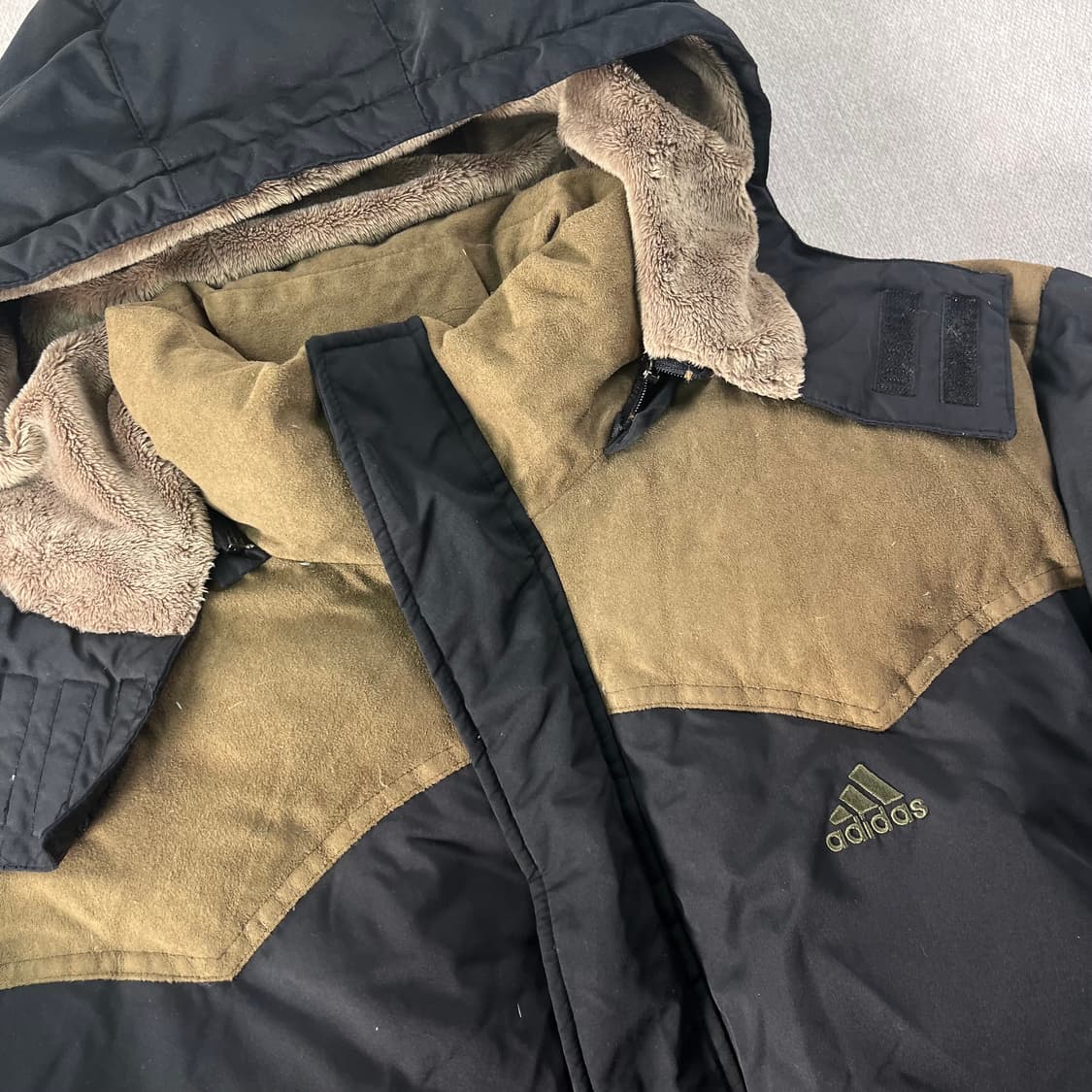 105 아디다스 스웨이드 덕다운 패딩 상품이미지2