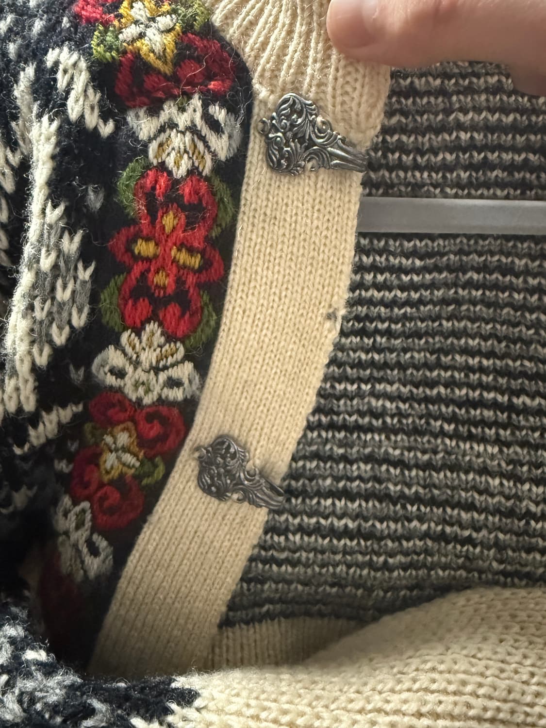 80‘s 빈티지 노르딕 플라워 버클 가디건 상품이미지3