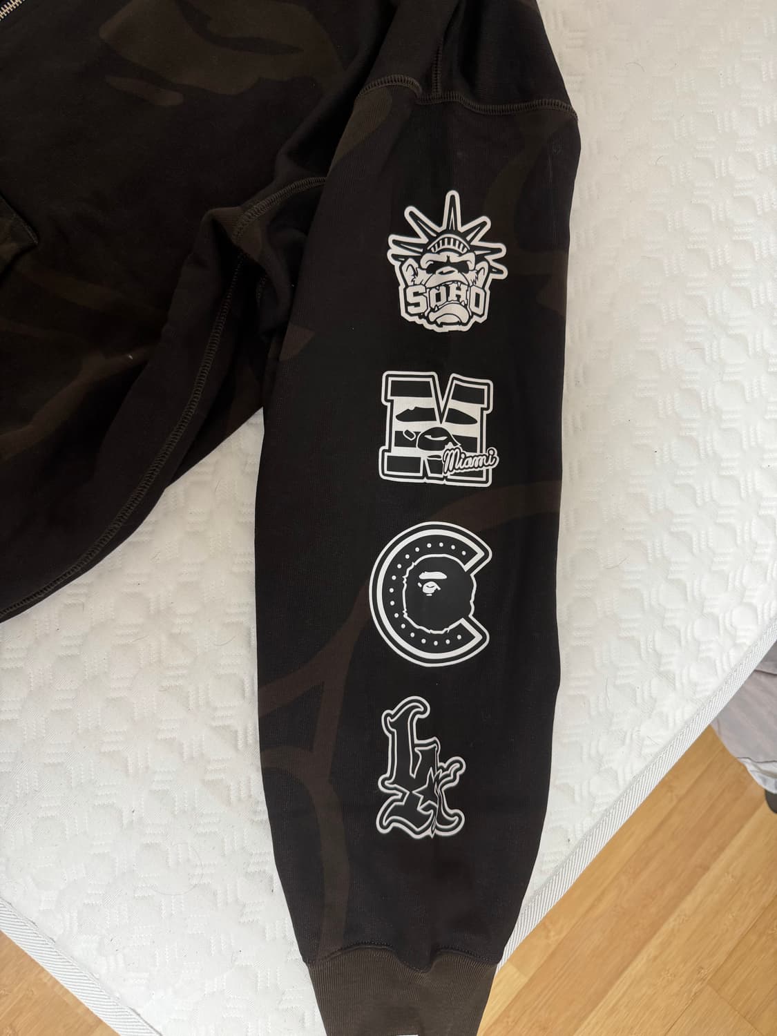 BAPE 베이프 US 블랙 프라이데이 솔리드 카모 더블 샤크 후드 상품이미지3