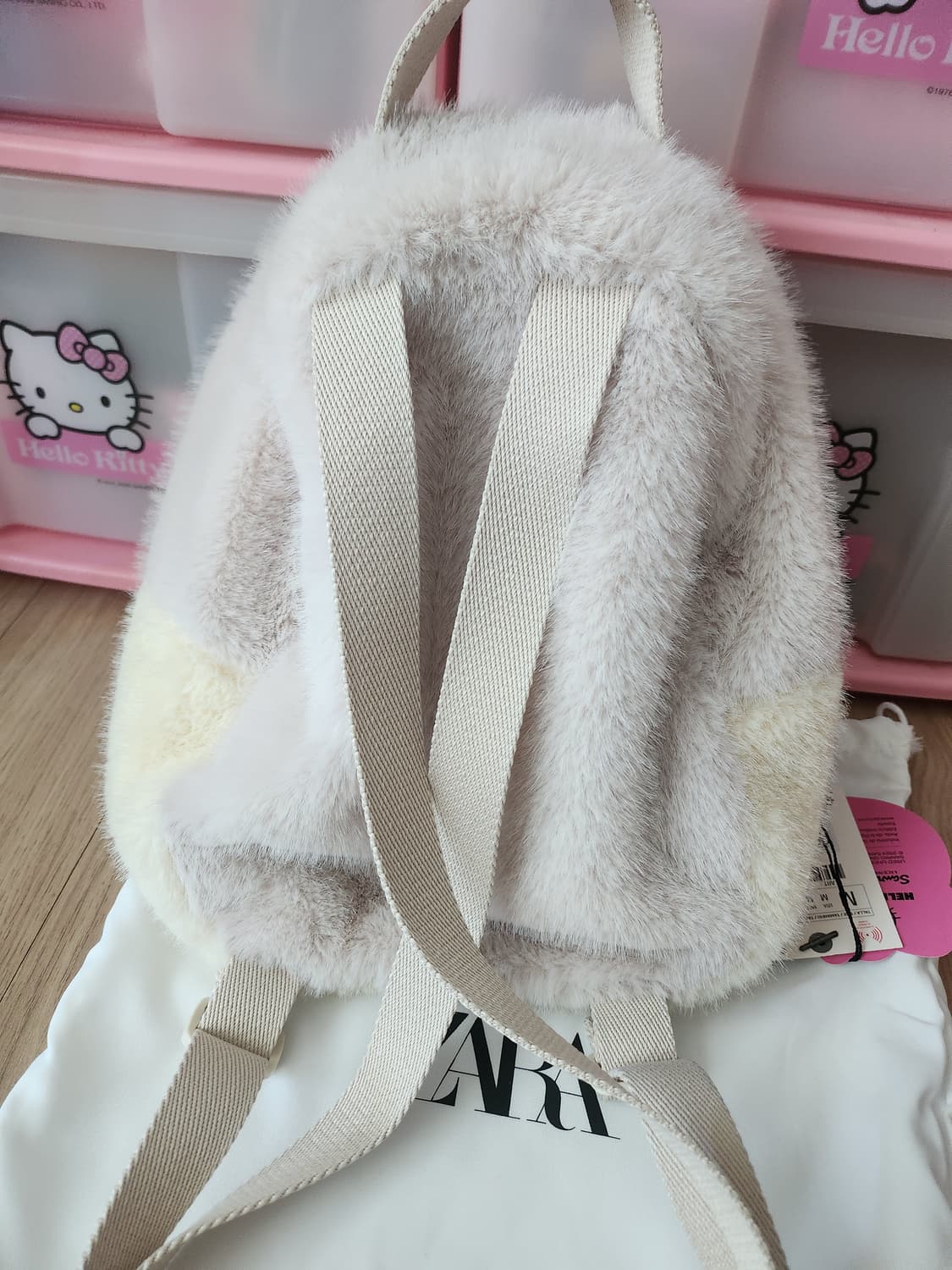 자라 헬로키티 콜라보 백팩 상품이미지3