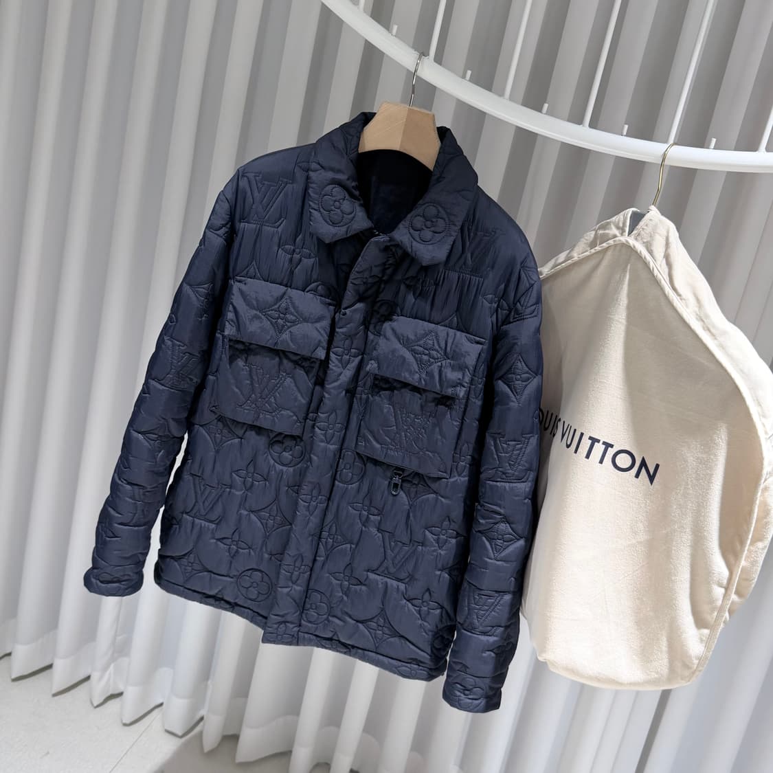 (A+/50) / 루이비통 모노그램 라이트 패디드 블루종 퀄팅 패딩 자켓 상품이미지2