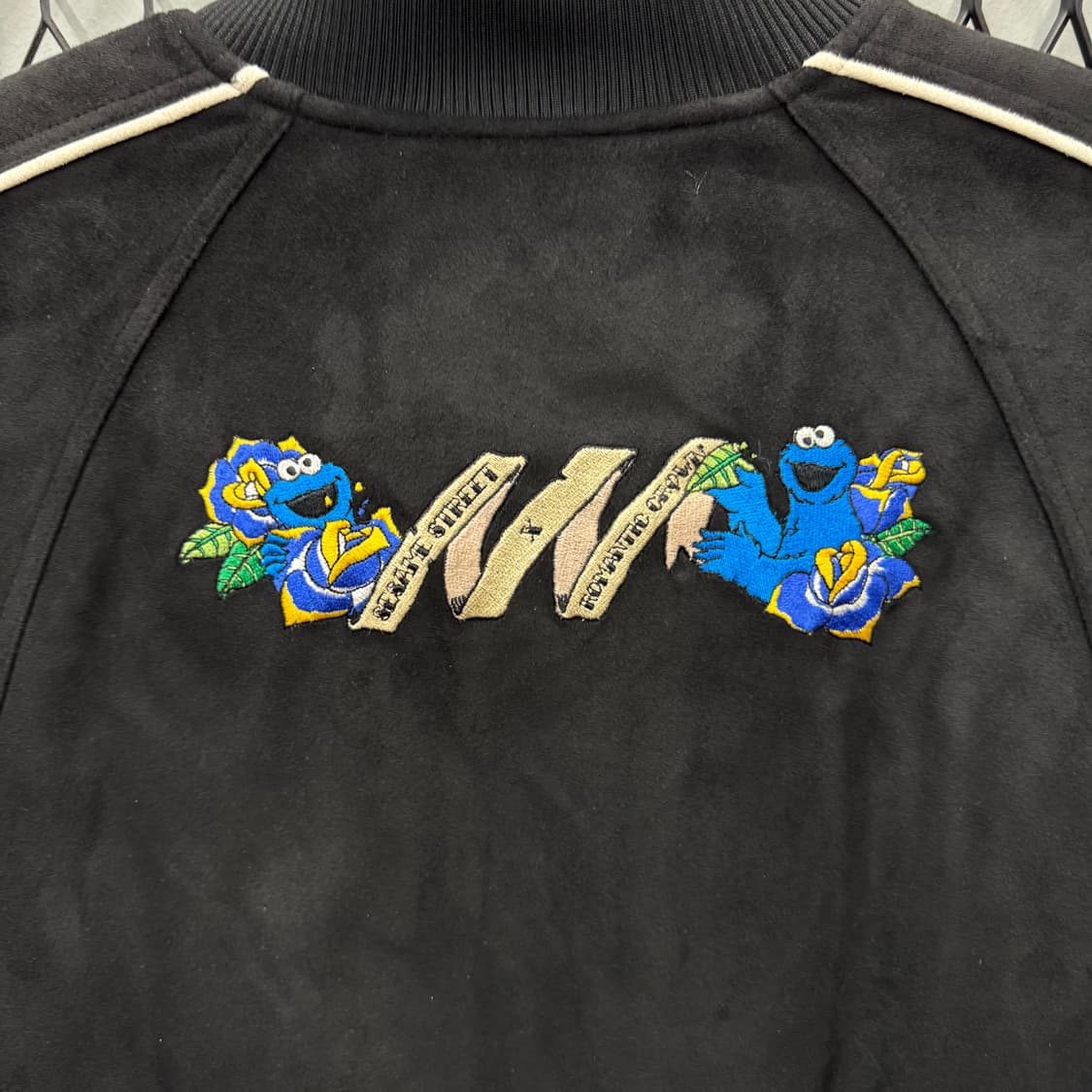 22F/W 세서미 스트리트 X 로맨틱 크라운 스웨이드 트랙자켓 블랙 상품이미지4