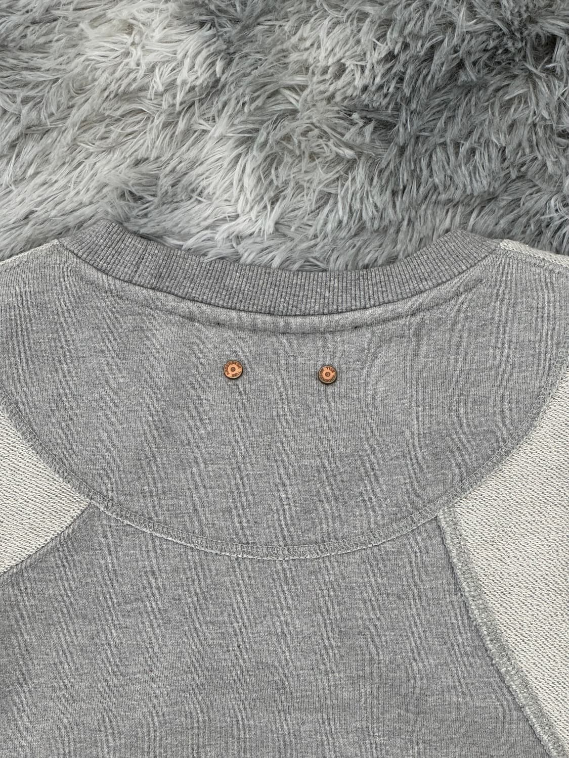 [L]앤더슨벨 인사이드아웃 커브드 맨투맨 상품이미지4