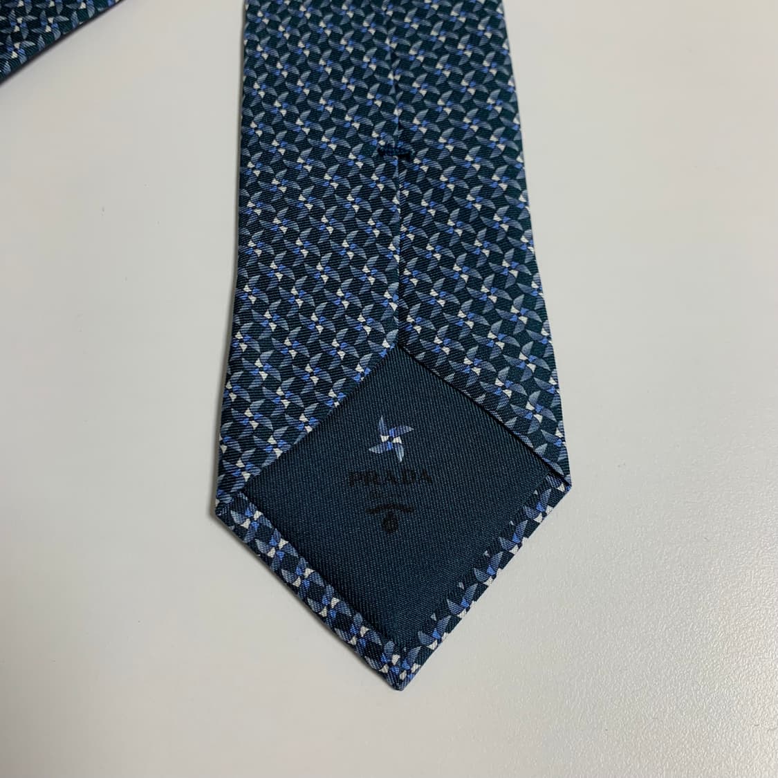 프라다(PRADA) 명품 중고 슬림넥타이 100실크 A+등급 7.2cm 상품이미지6