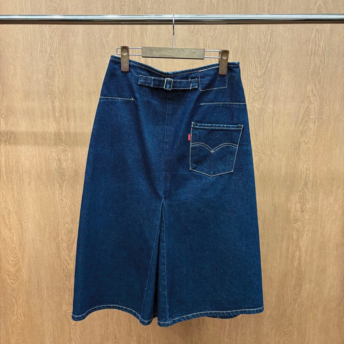 리바이스 엔지니어드 진스 데님 미디 스커트 스티치 백 버클 디테일 진청 상품이미지3
