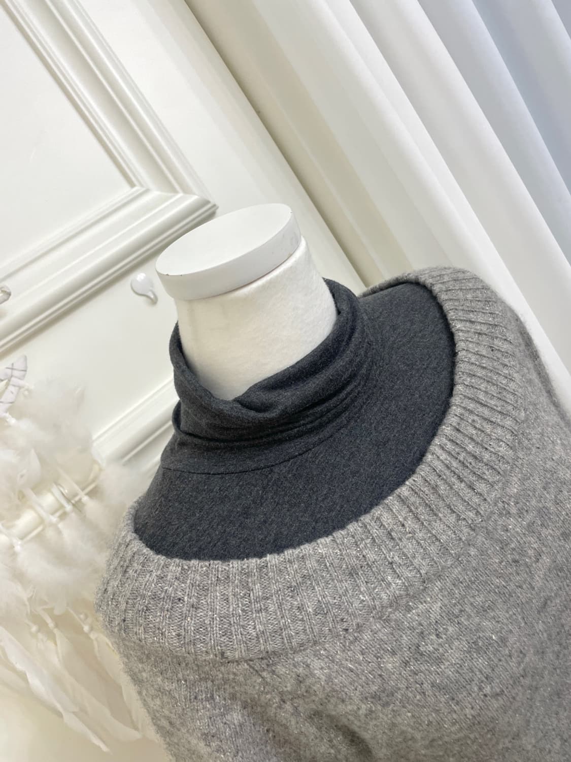 gray off-shoulder wool half sweater&char 상품이미지7