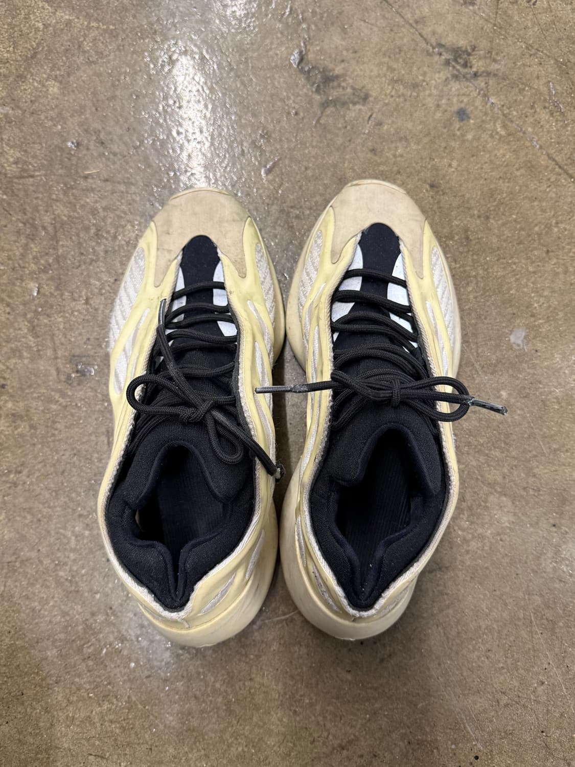 아디다스 이지부스트 700 V3 아자엘 스니커즈 260 상품이미지7