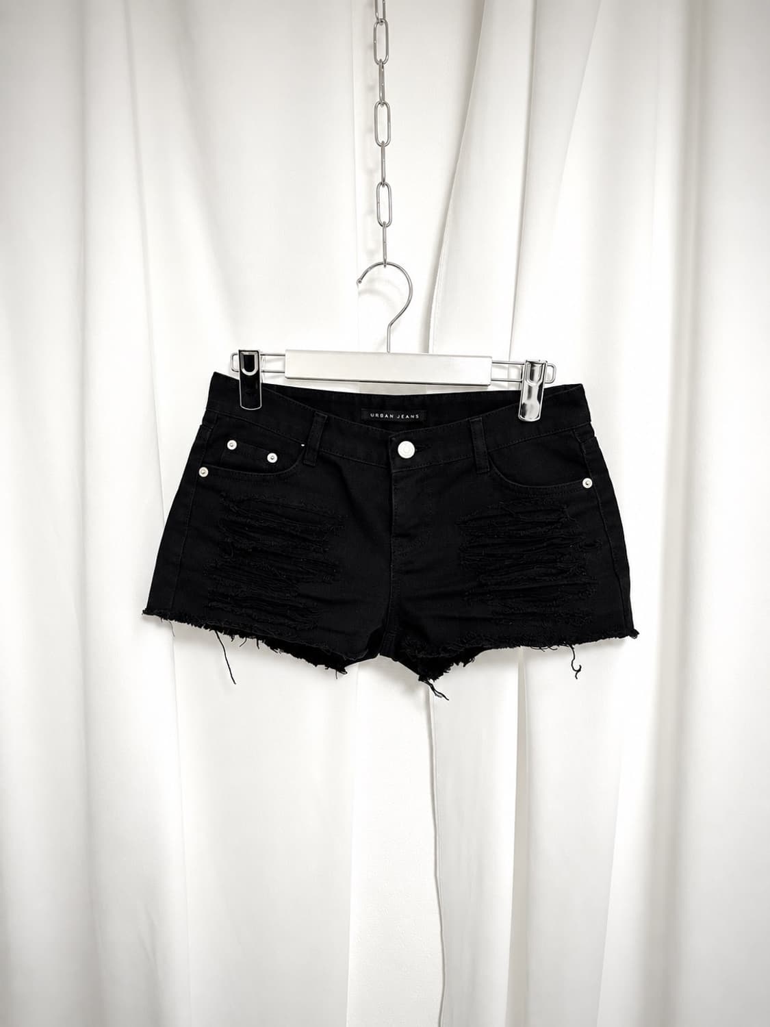 Distressed black shorts 상품이미지3