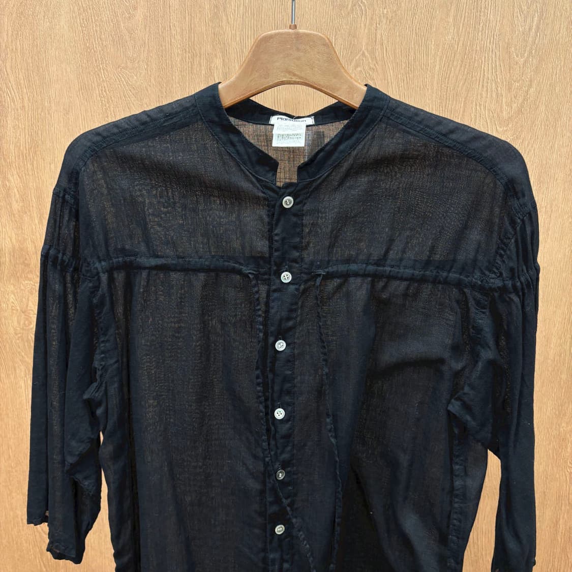 이세이미야케 플랜테이션 시스루 블라우스 프론트 스트링 디테일 루즈핏 블랙 상품이미지4