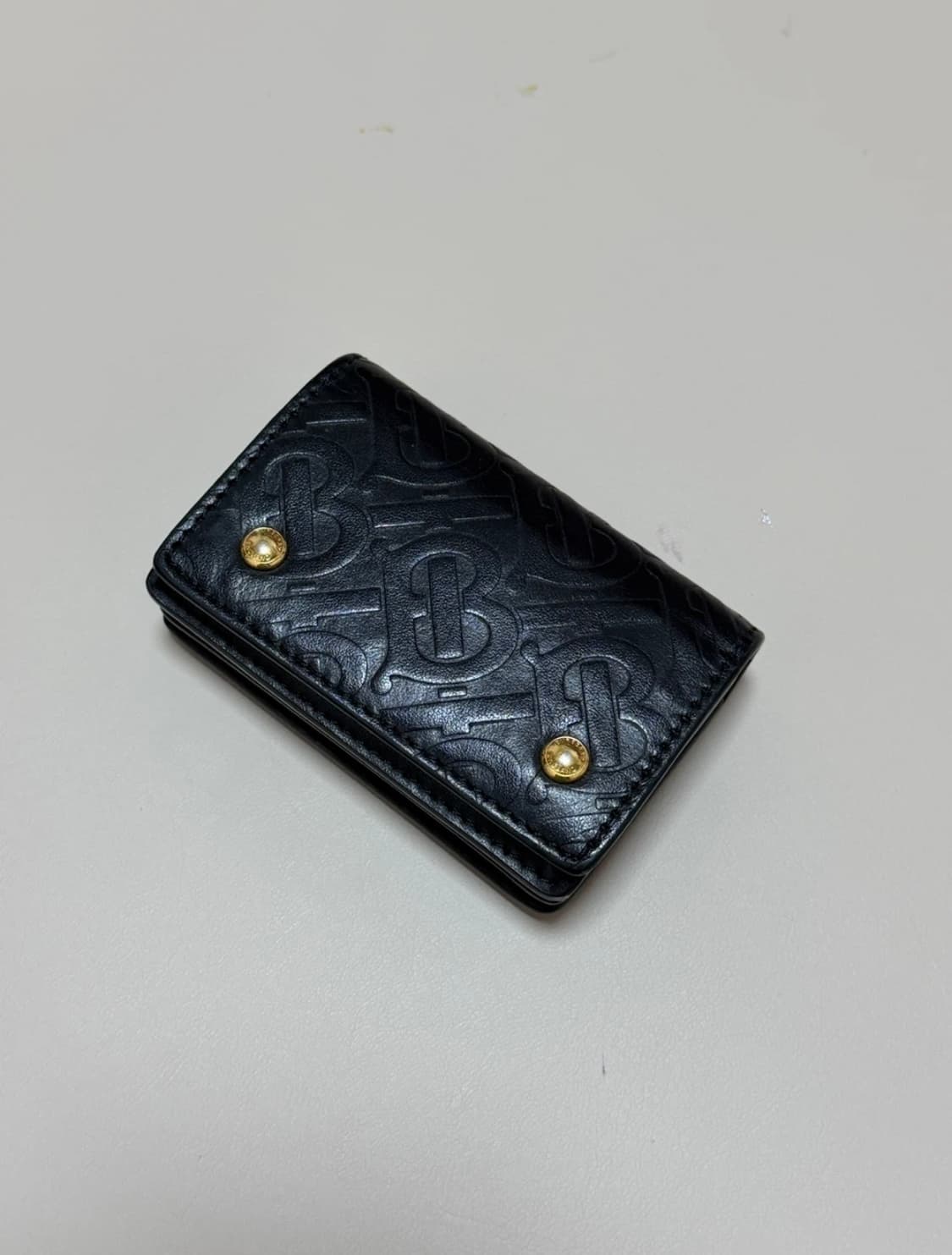버버리 모노그램 가죽 카드지갑 블랙 상품이미지1