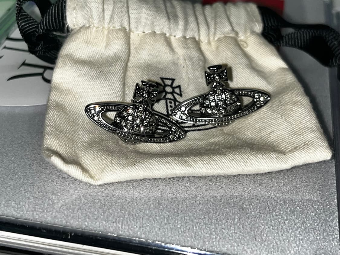 비비안웨스트우드 미니 바스 릴리프 이어링 상품이미지2