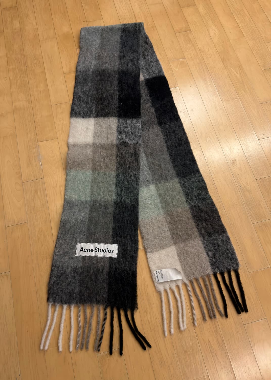 [아크네스튜디오] Vally 모헤어 체크 머플러 (그레이/블랙) 상품이미지7