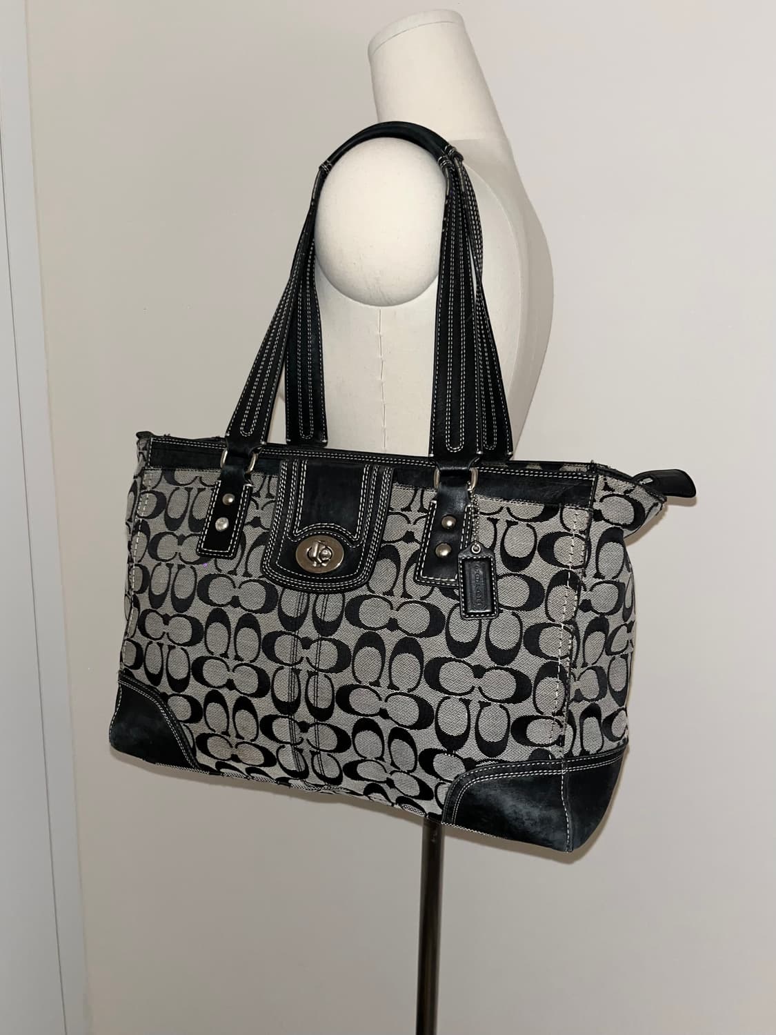 📦Coach Cookies&cream shoulder bag 상품이미지2