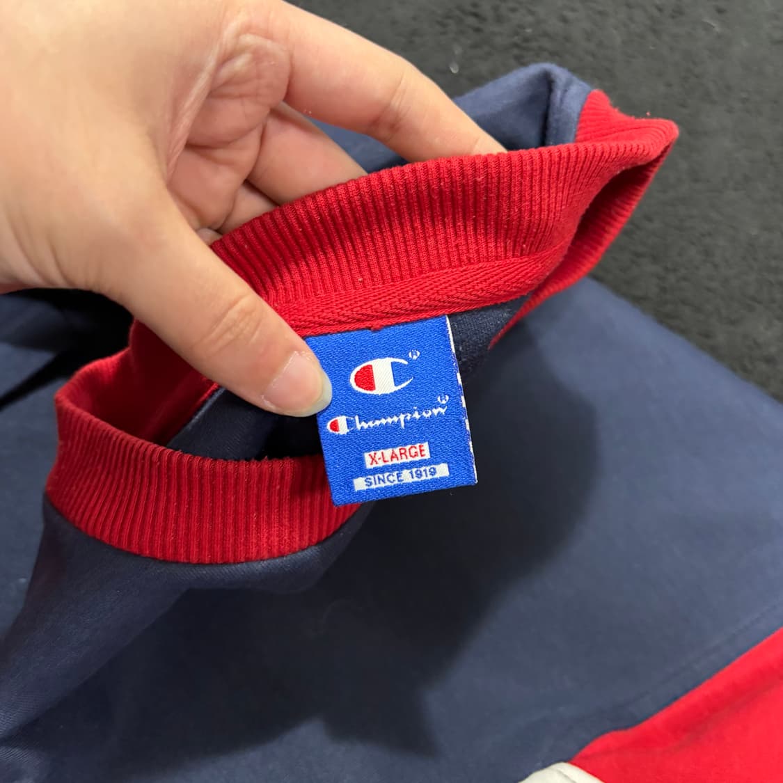XL 챔피온 네이비 빅로고 배색 맨투맨 상품이미지5